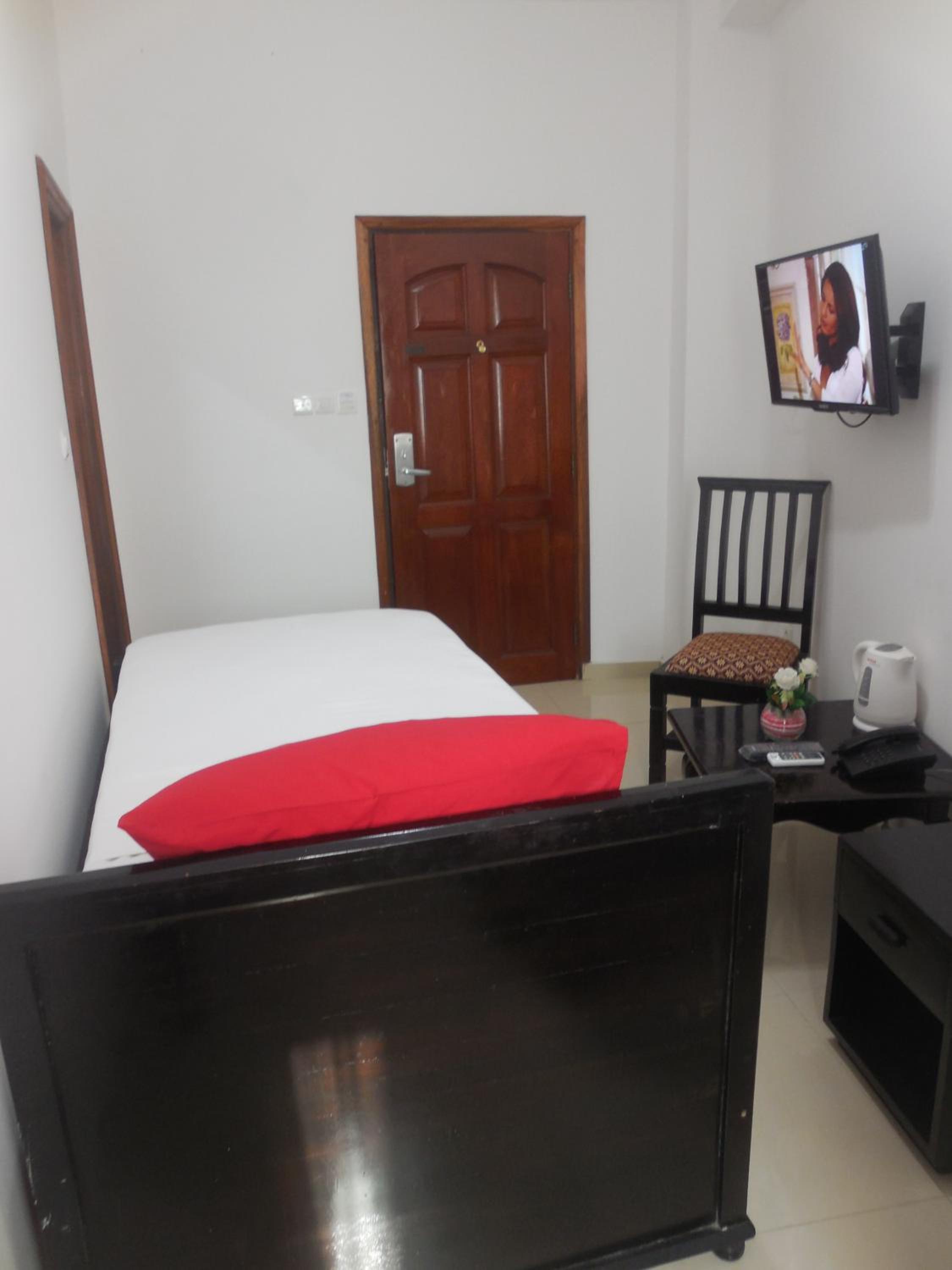 Budget Double Room photo 3