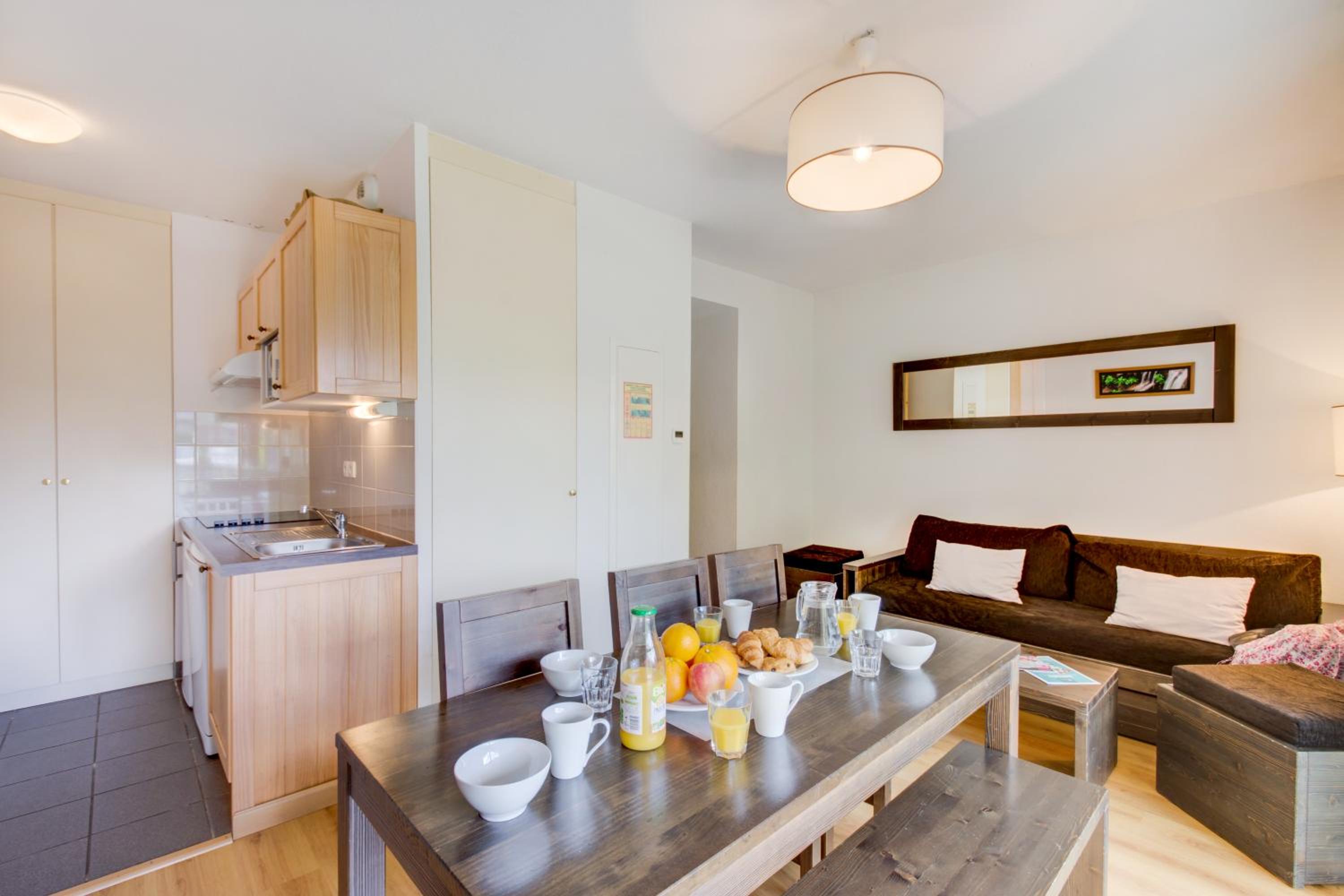One-Bedroom Apartment - Photo 3