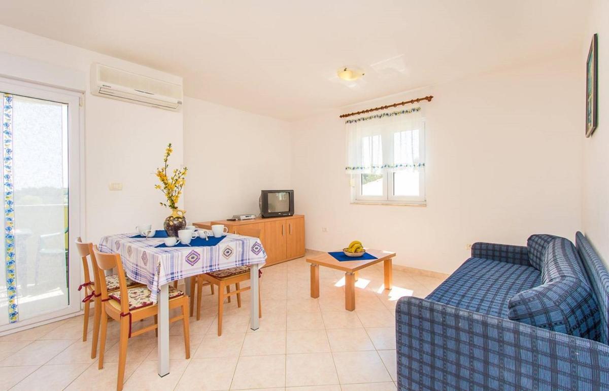 Apartment with Balcony photo 2