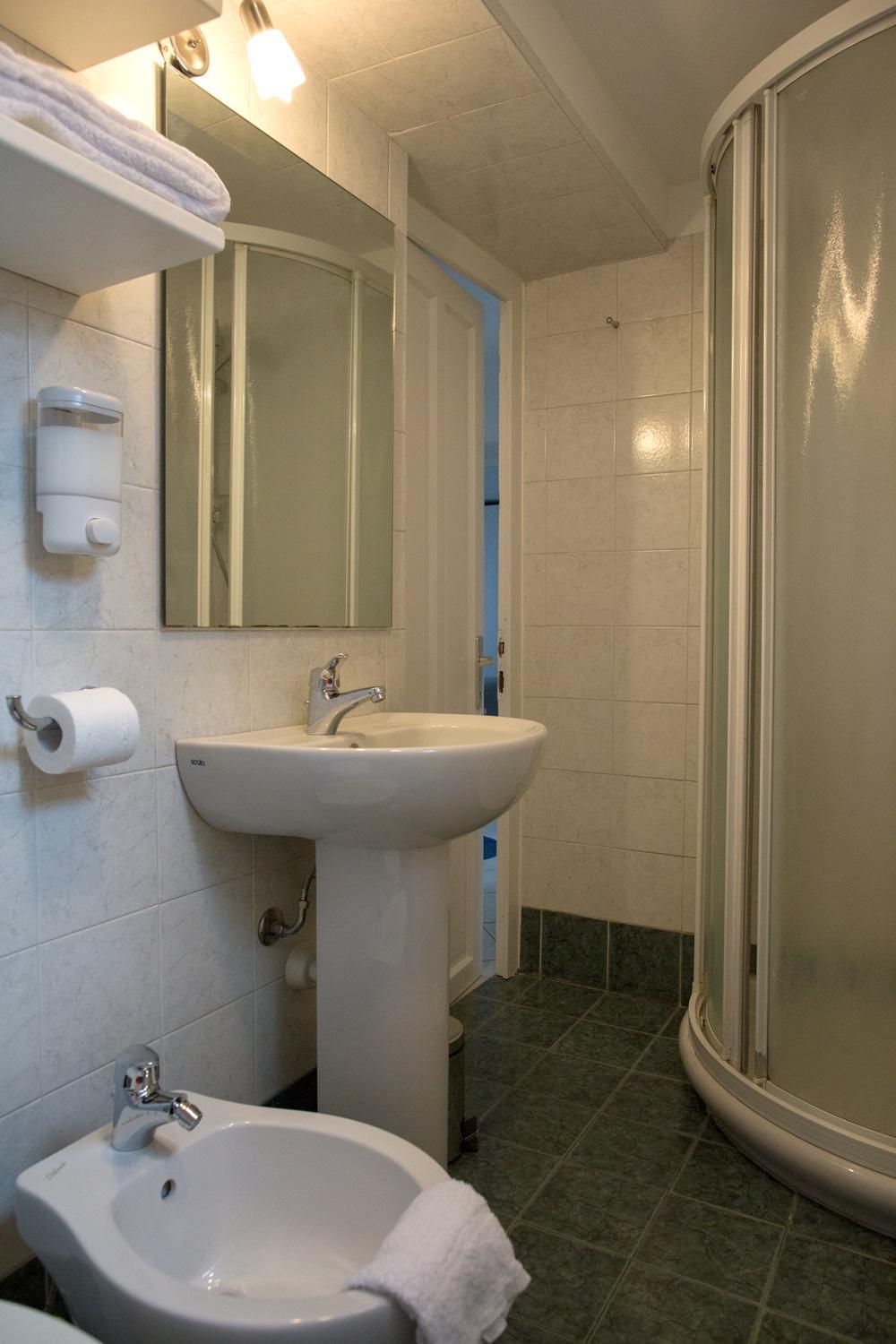Apartment with Terrace - Photo 12