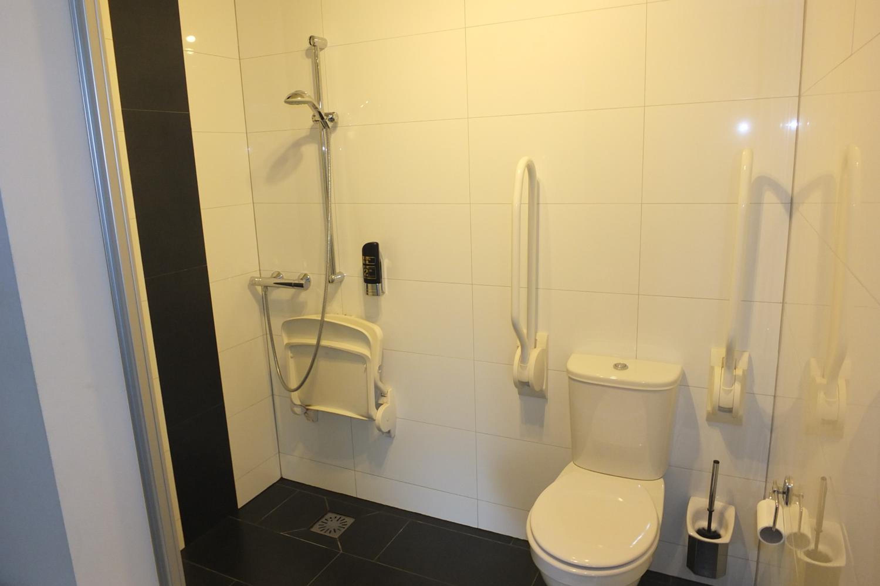 Double Room - Disability Access photo 3