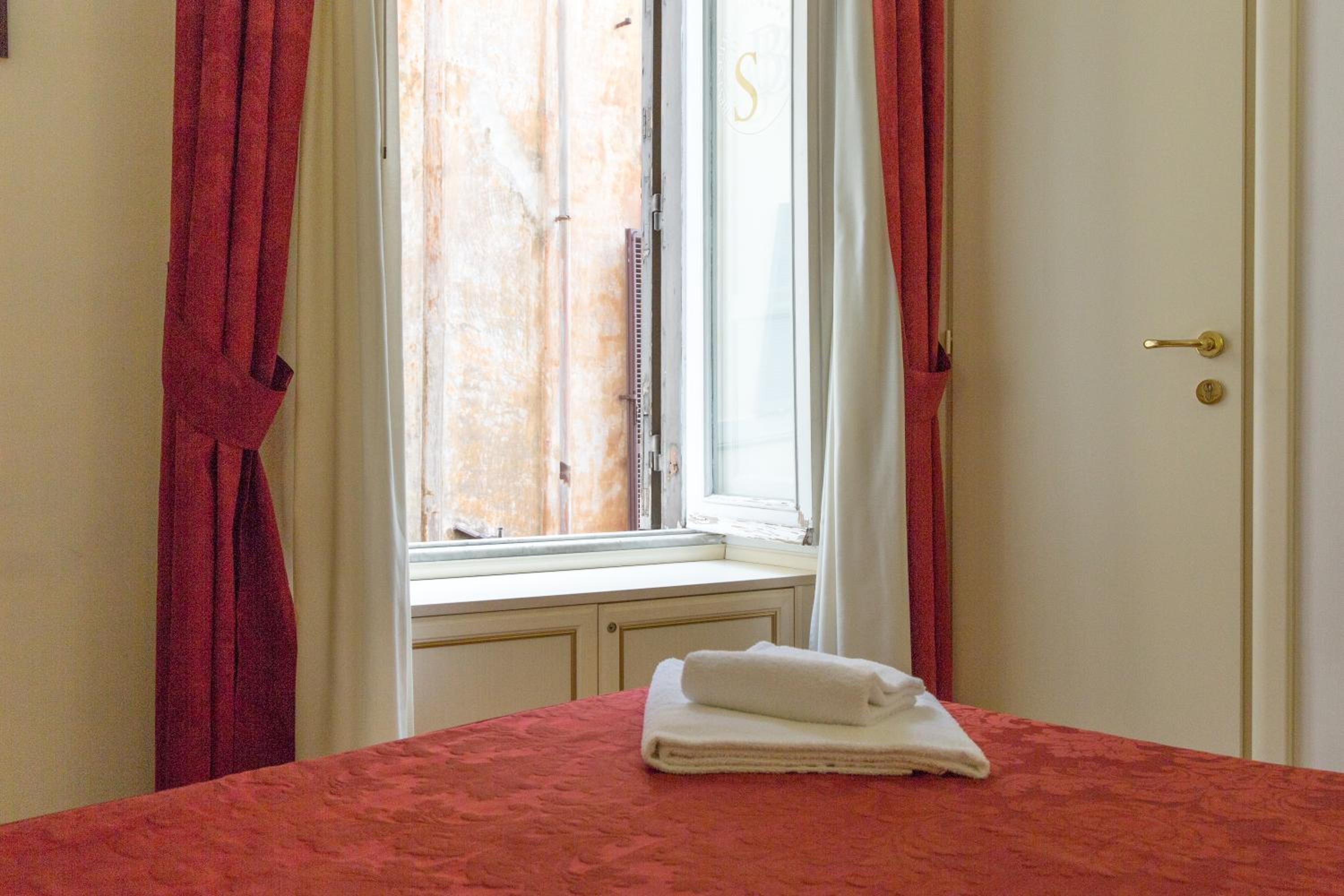 Small Double Room photo 1