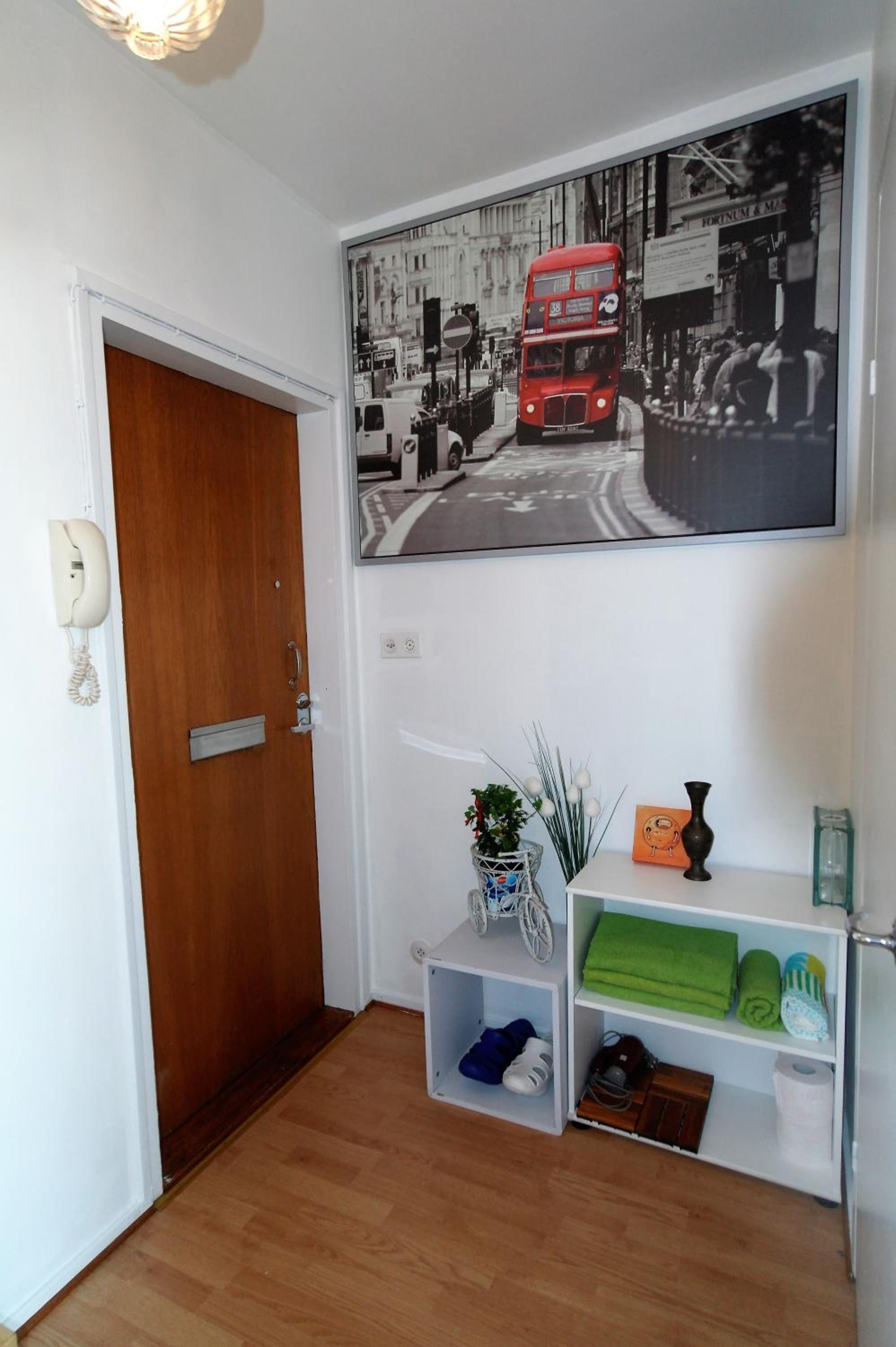 Studio Apartment - Photo 8