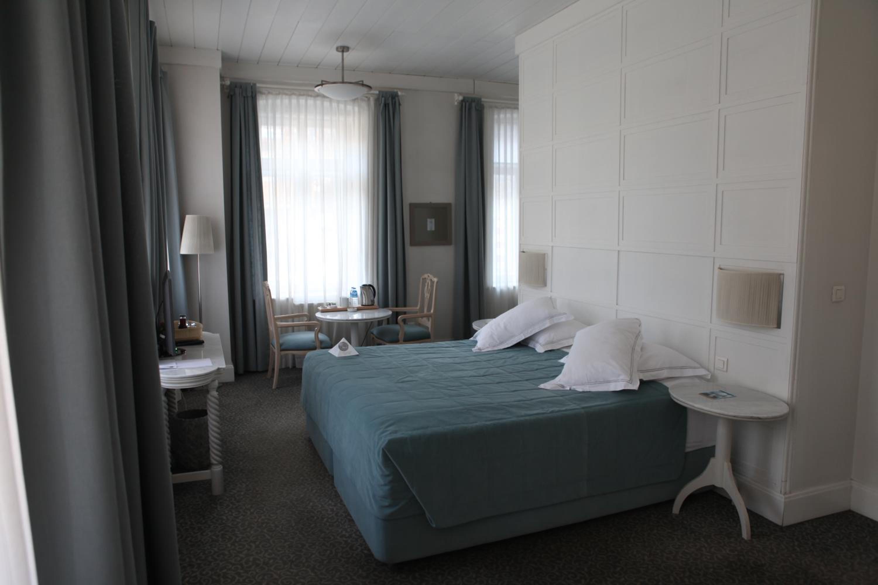 Standard Double Room - Photo 8