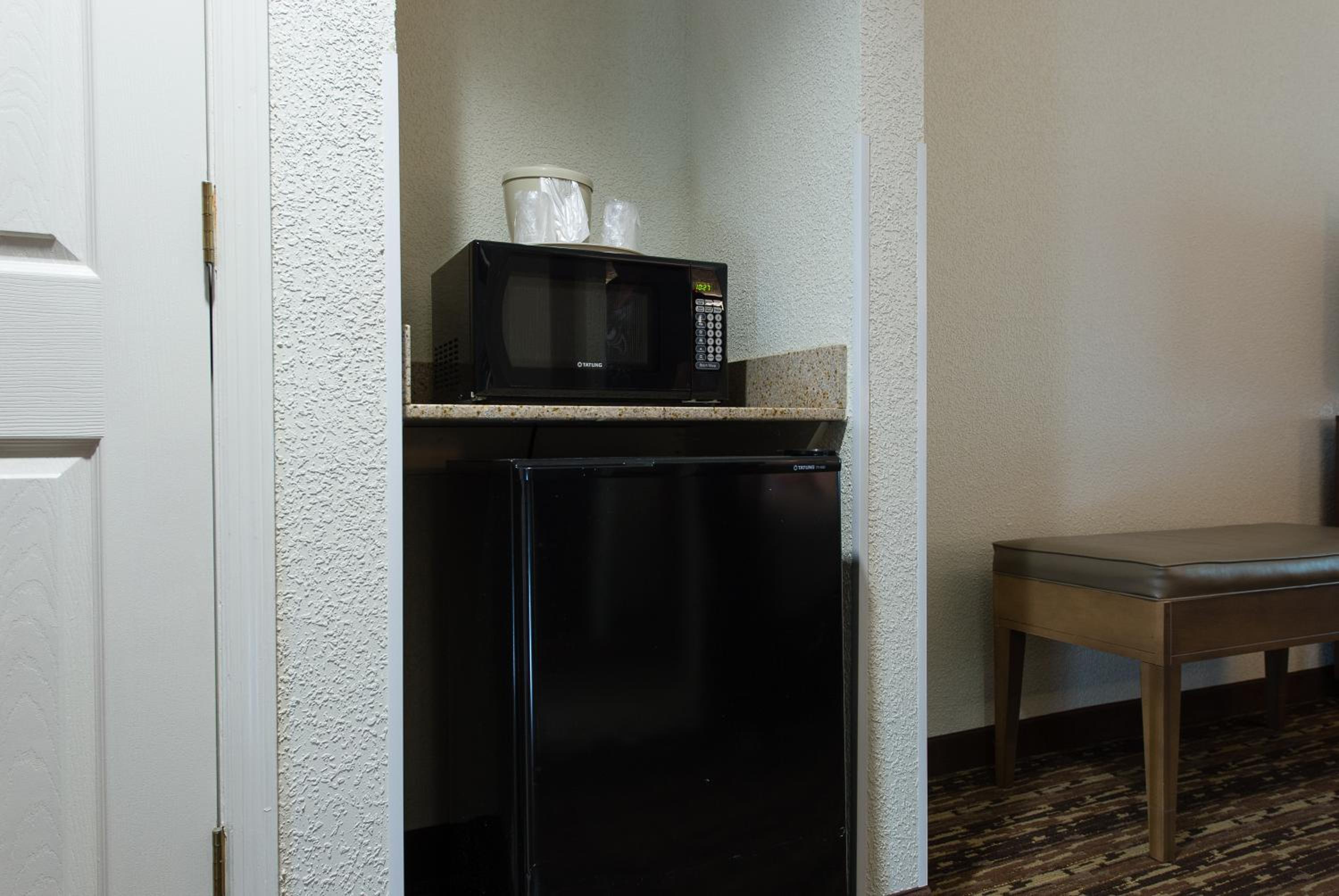 Standard King Room - Photo 6