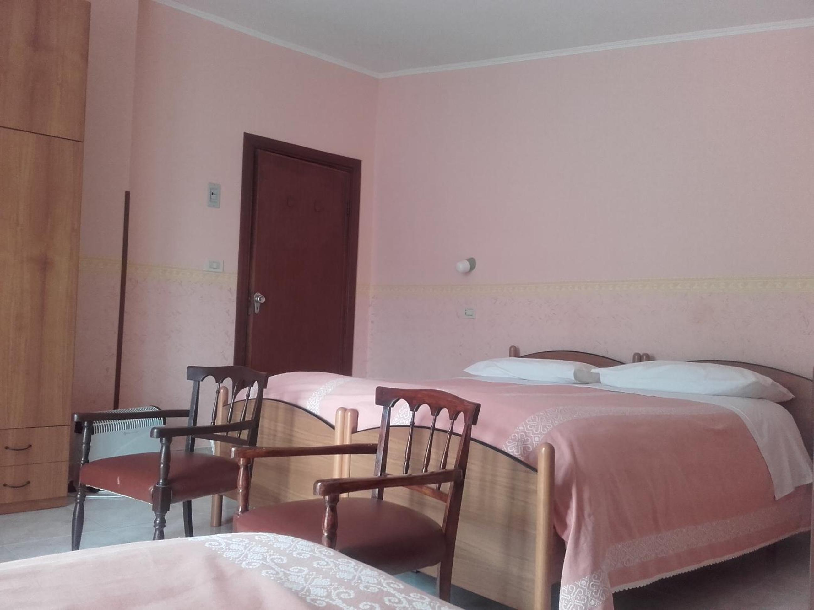 Double Room with Private Bathroom photo 1