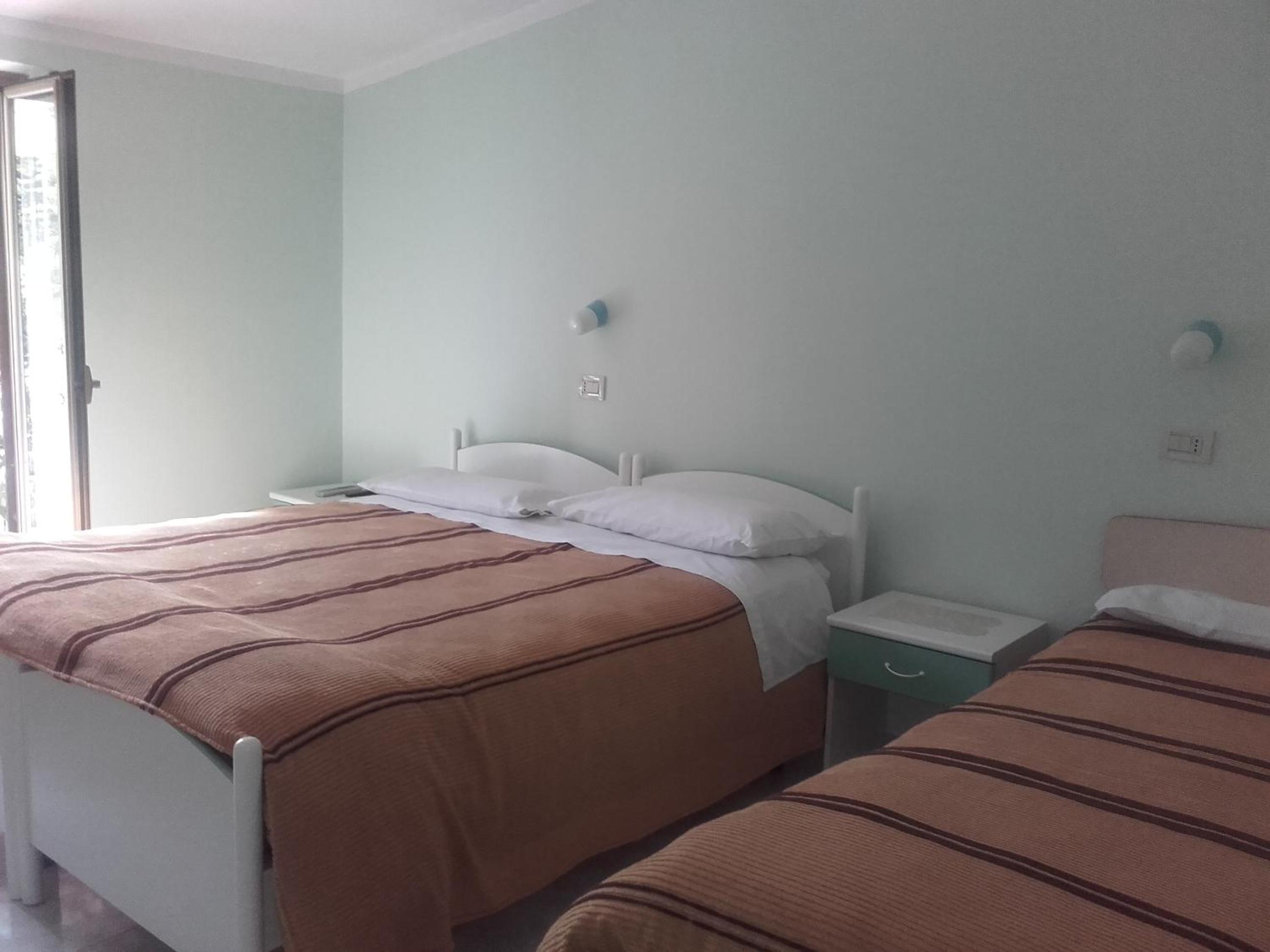 Triple Room with Private Bathroom photo 1