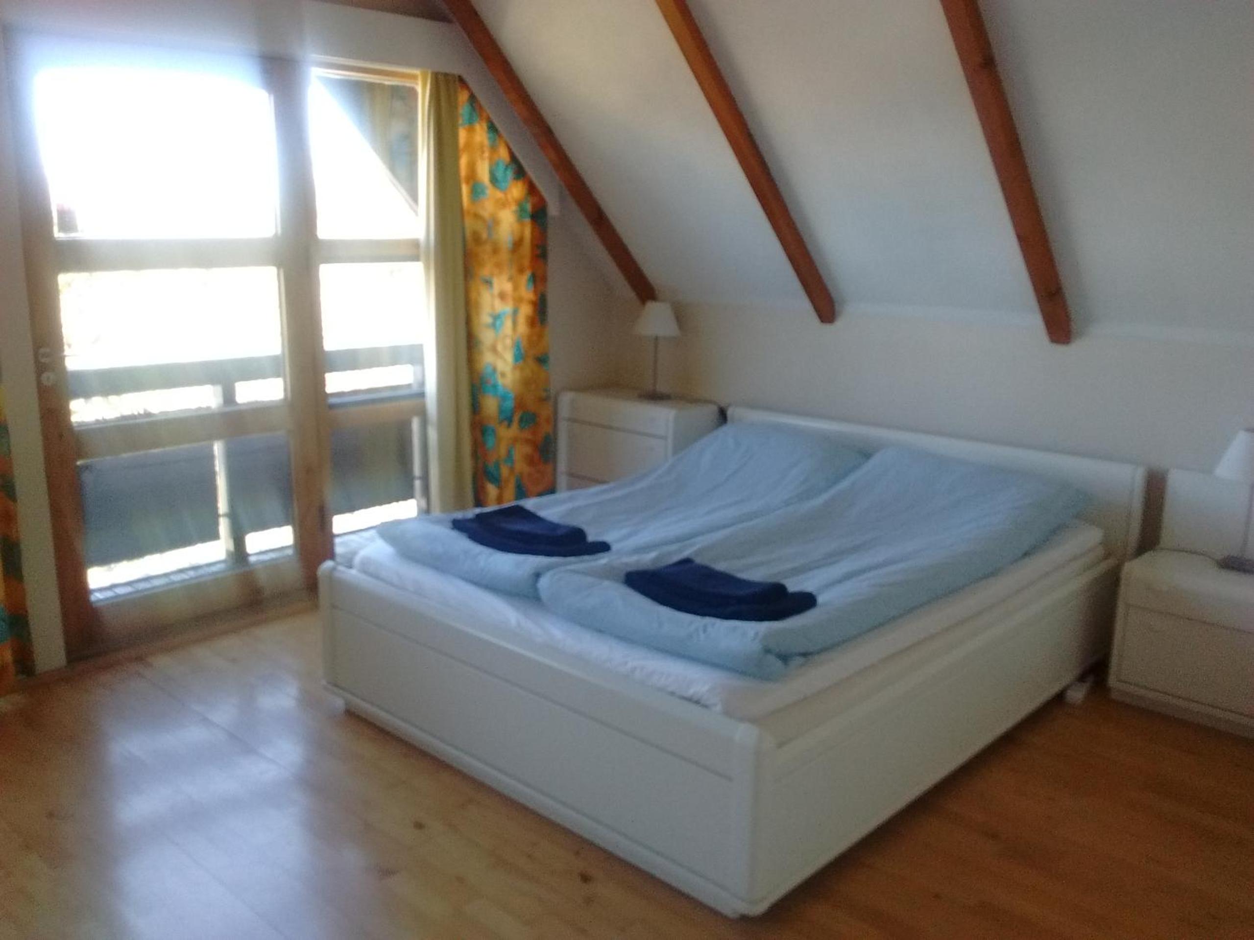 Family Room (2 Adults + 2 Children) - Photo 2