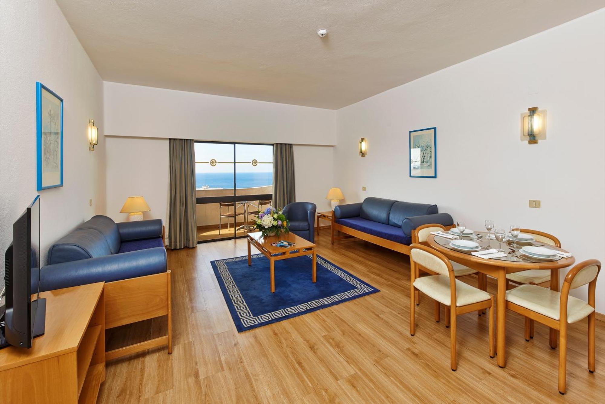 One-Bedroom Apartment with Pool View photo 1