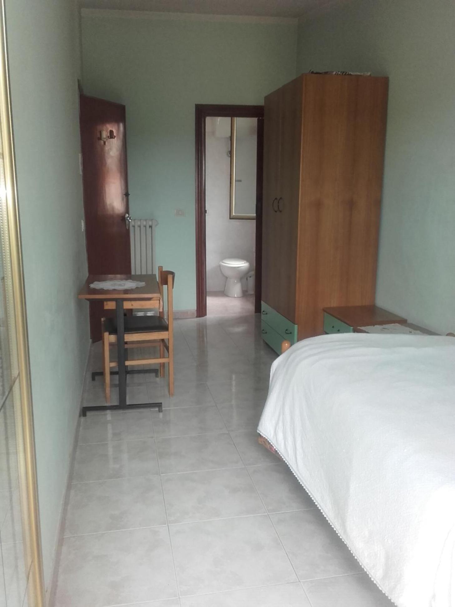 Single Room with Private Bathroom photo 1