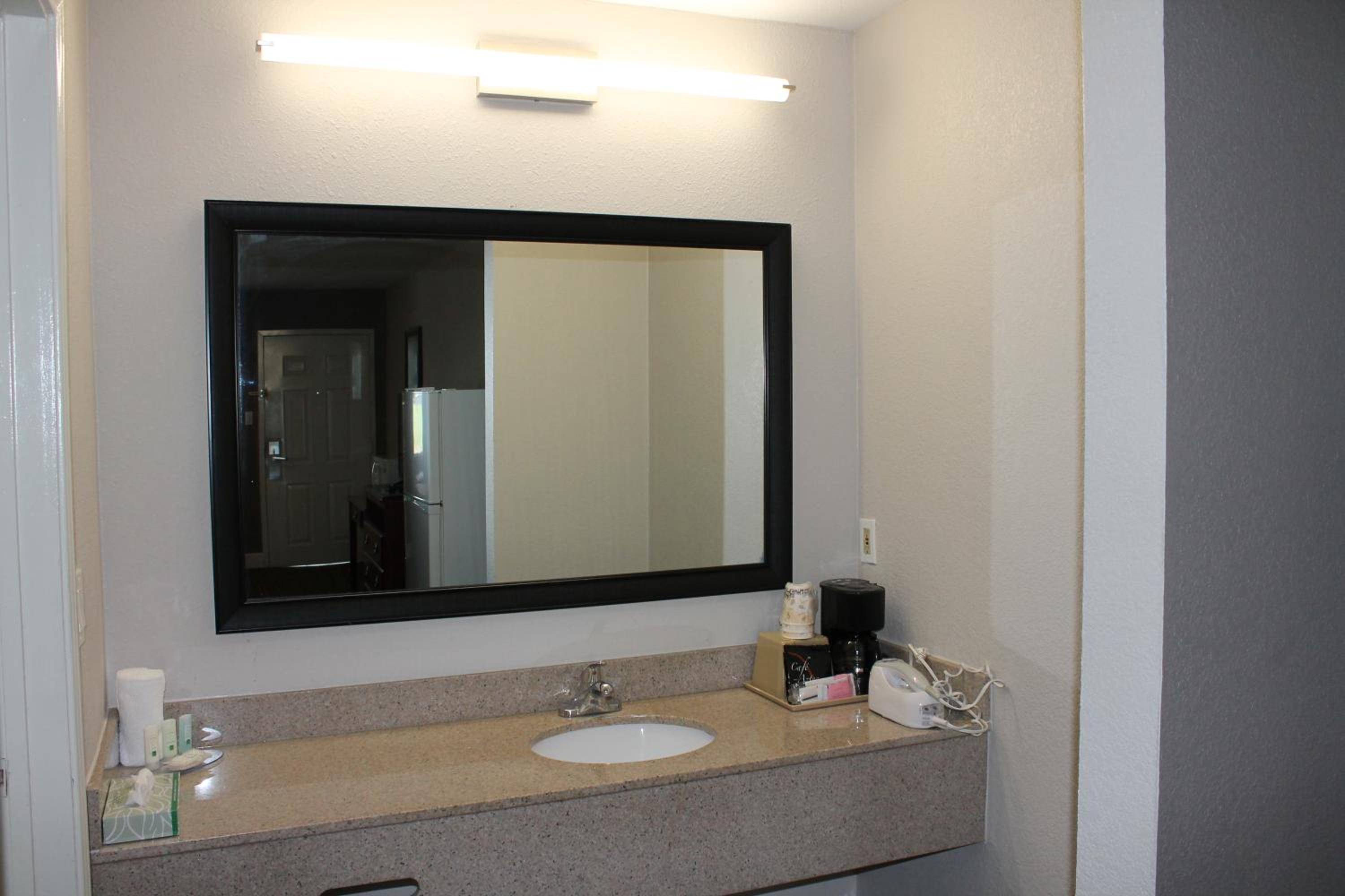 King Room - Non-Smoking - Photo 13