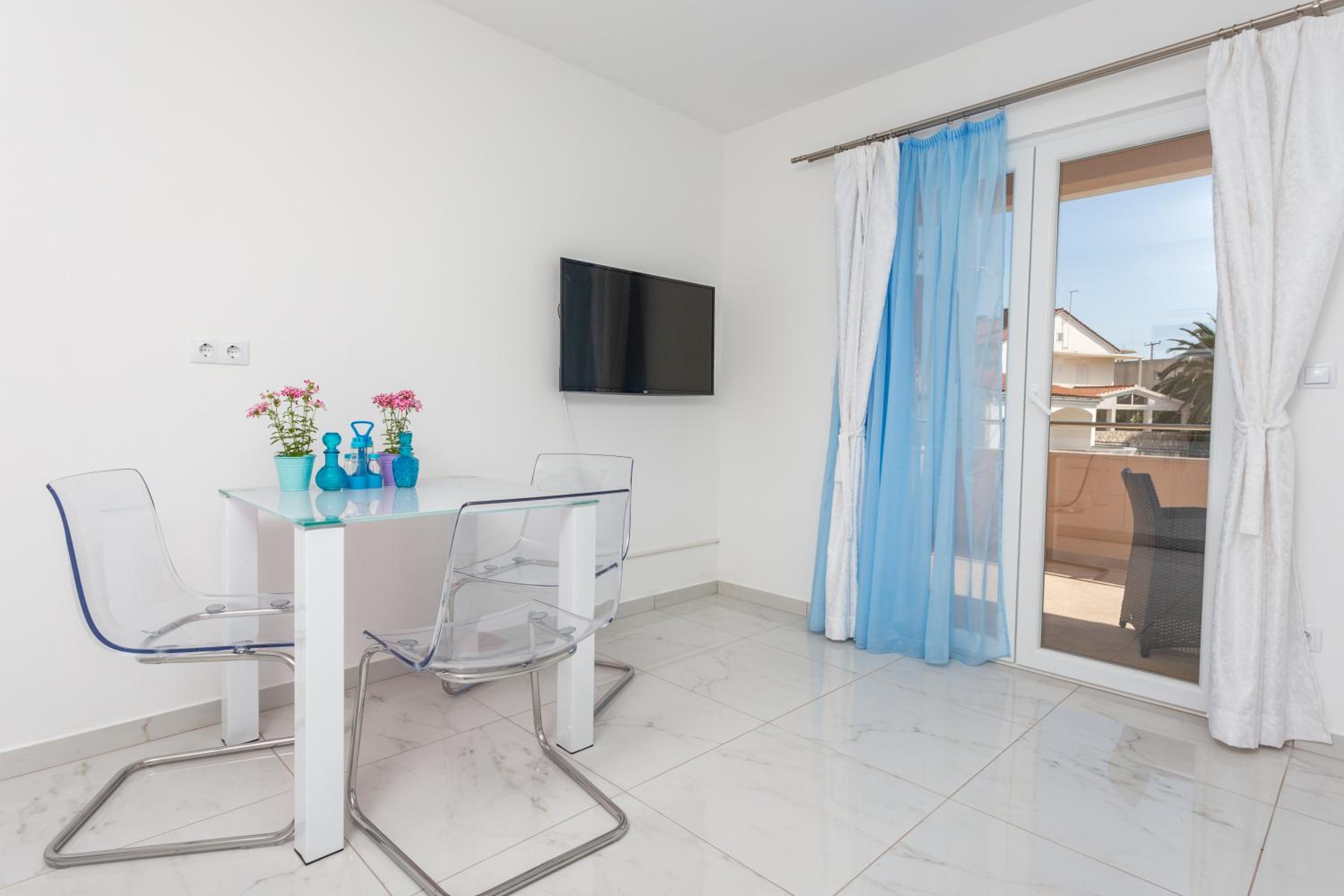 Apartment with Terrace photo 3