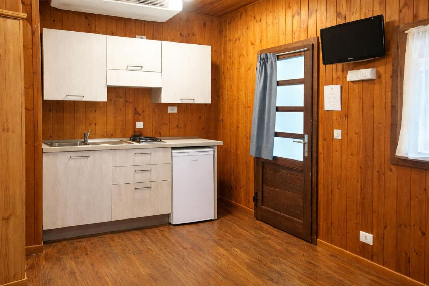 Chalet Double Bed, photo 6