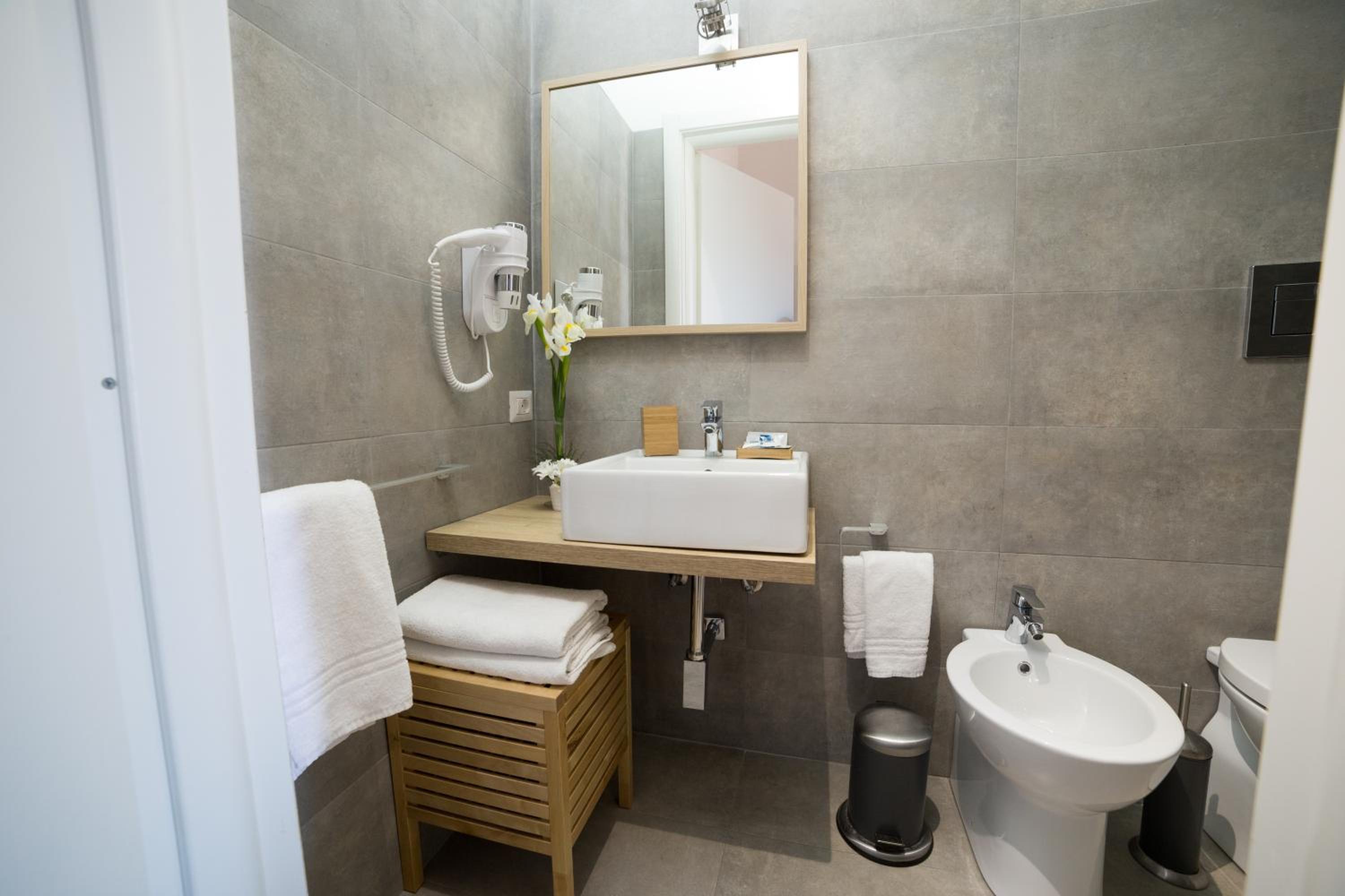 Double or Twin Room - Photo 8