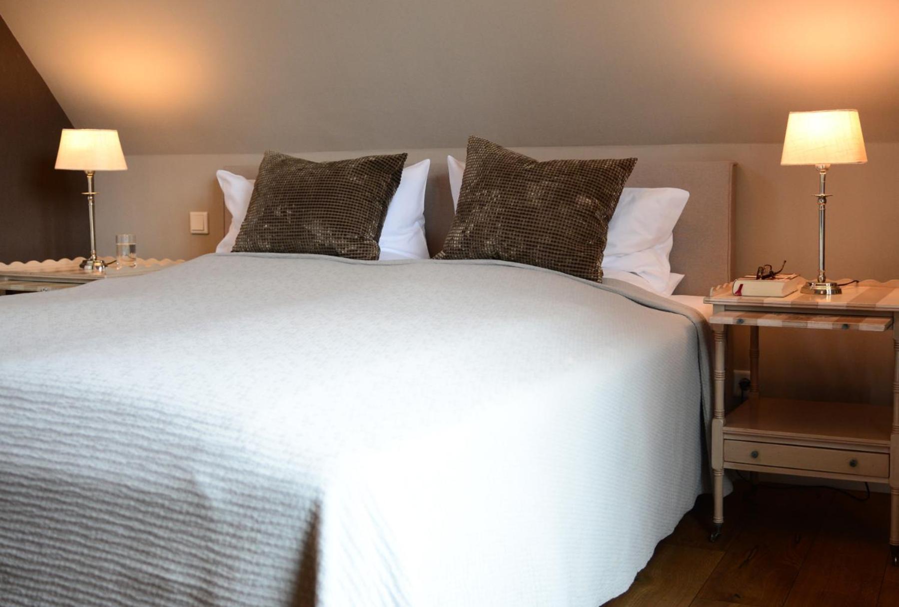 Superior Double - or Twin Room with air conditioner - Photo 2