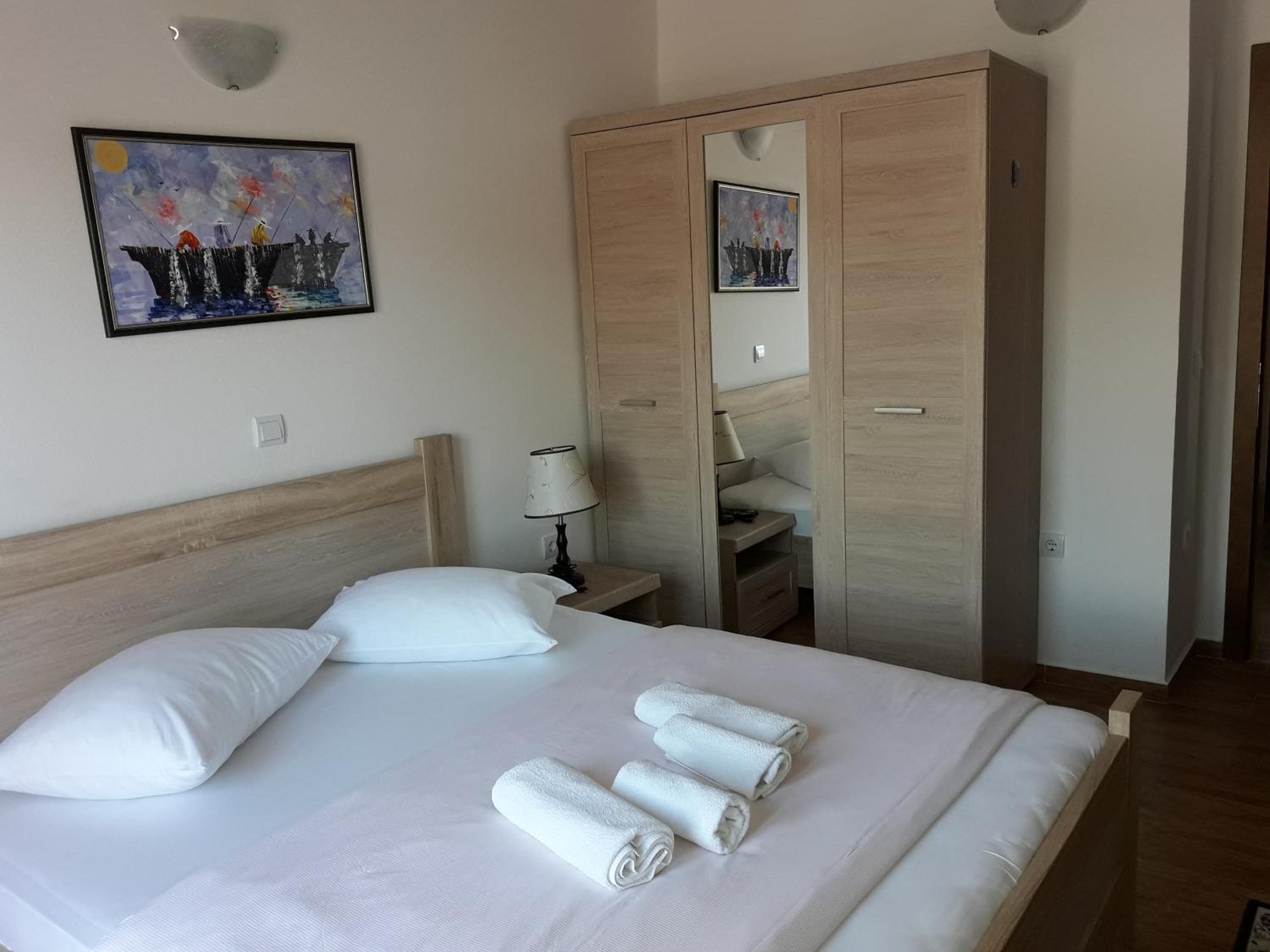 Deluxe Two-Bedroom Apartment with Terrace and Sea View - Photo 22