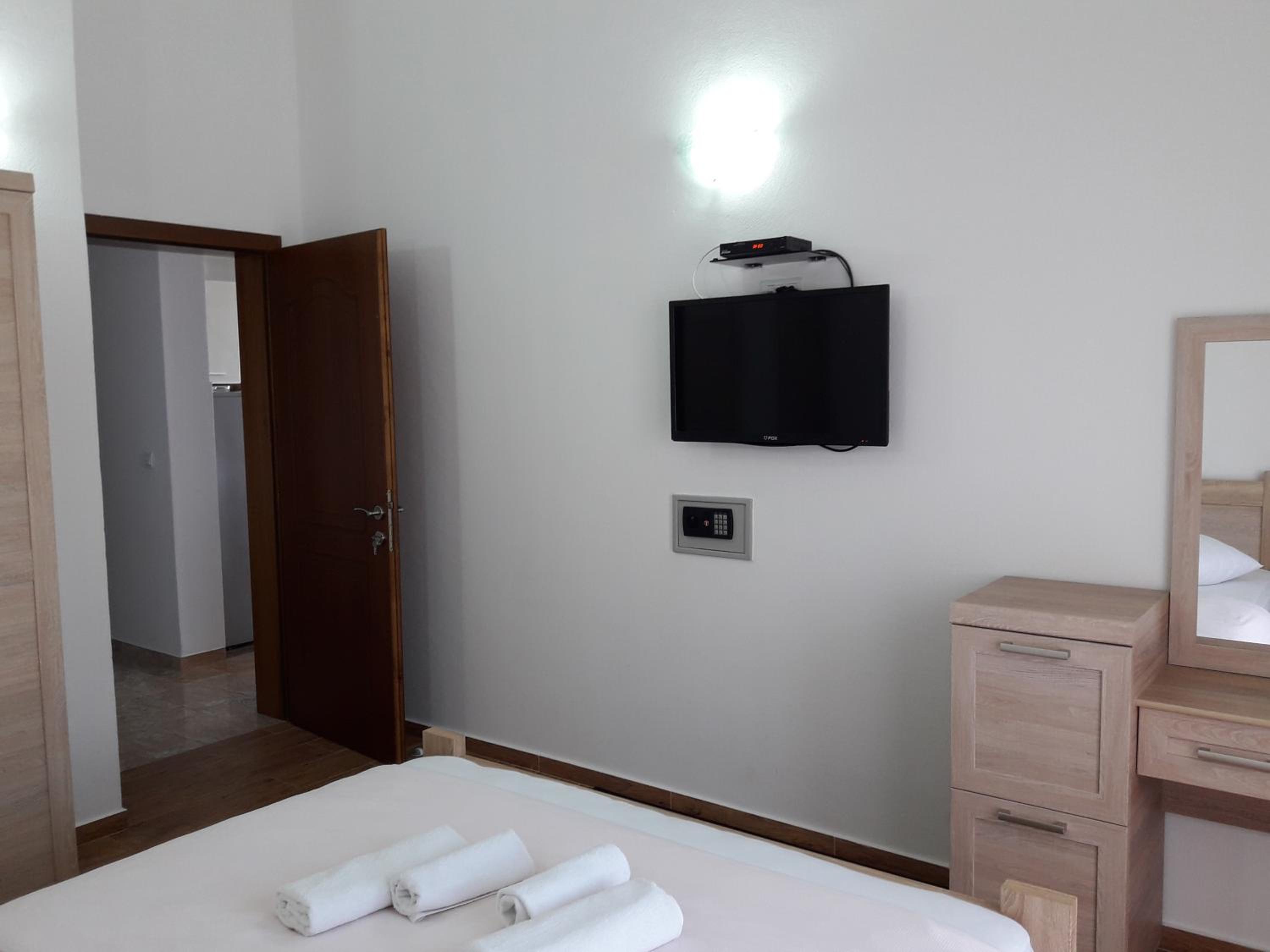 Deluxe Two-Bedroom Apartment with Terrace and Sea View - Photo 19