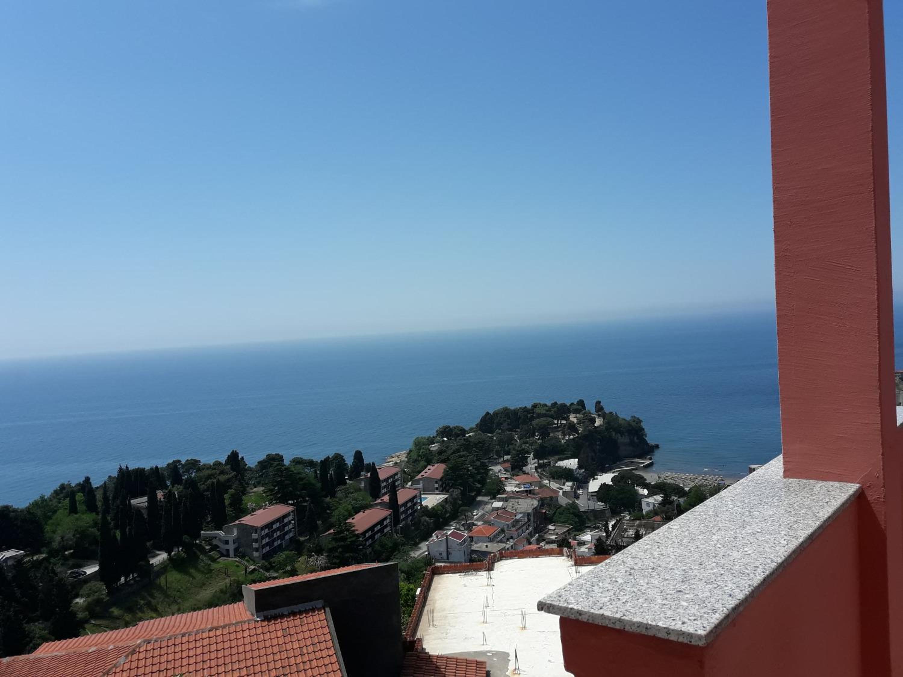 Deluxe Two-Bedroom Apartment with Terrace and Sea View - Photo 3