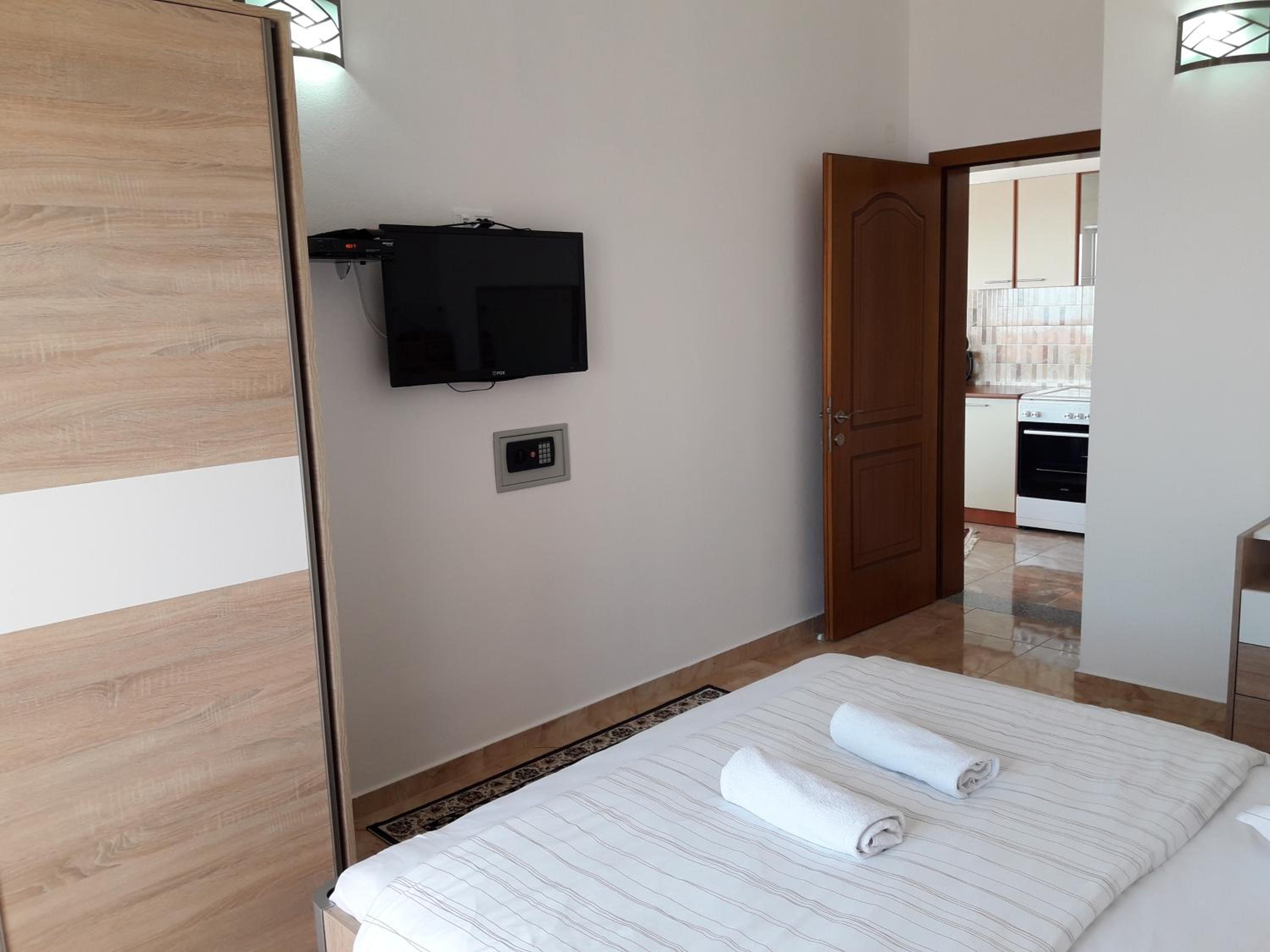 Deluxe One-Bedroom Apartment with Terrace and Sea View - Photo 17