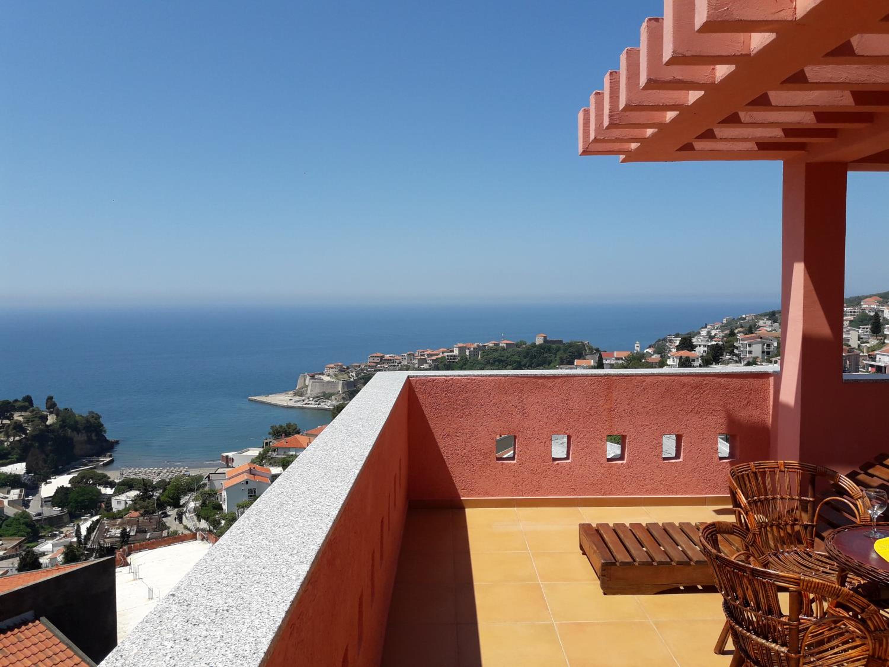 Deluxe One-Bedroom Apartment with Terrace and Sea View - Photo 18