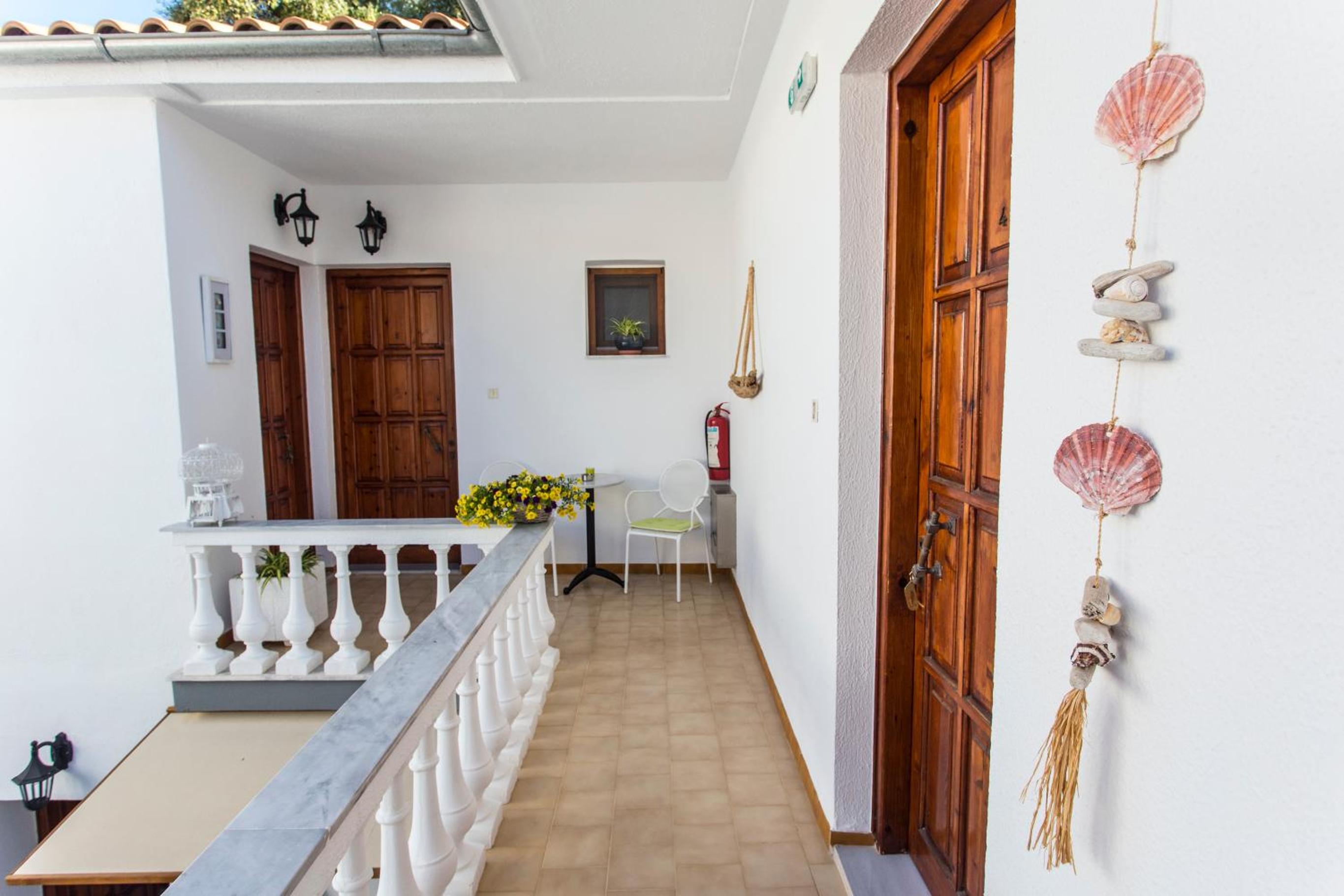 Studio (2 Adults)