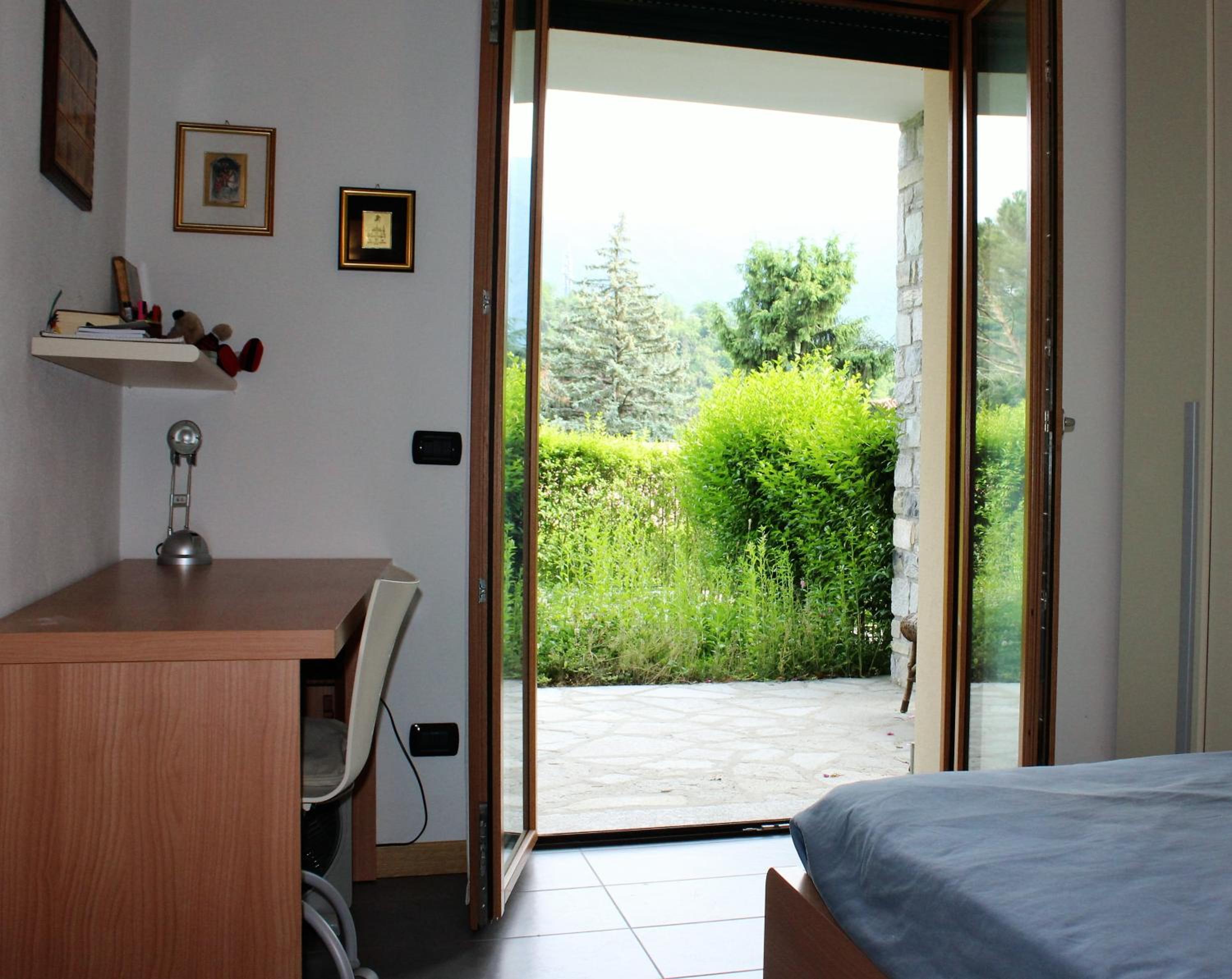 Apartment with Garden View