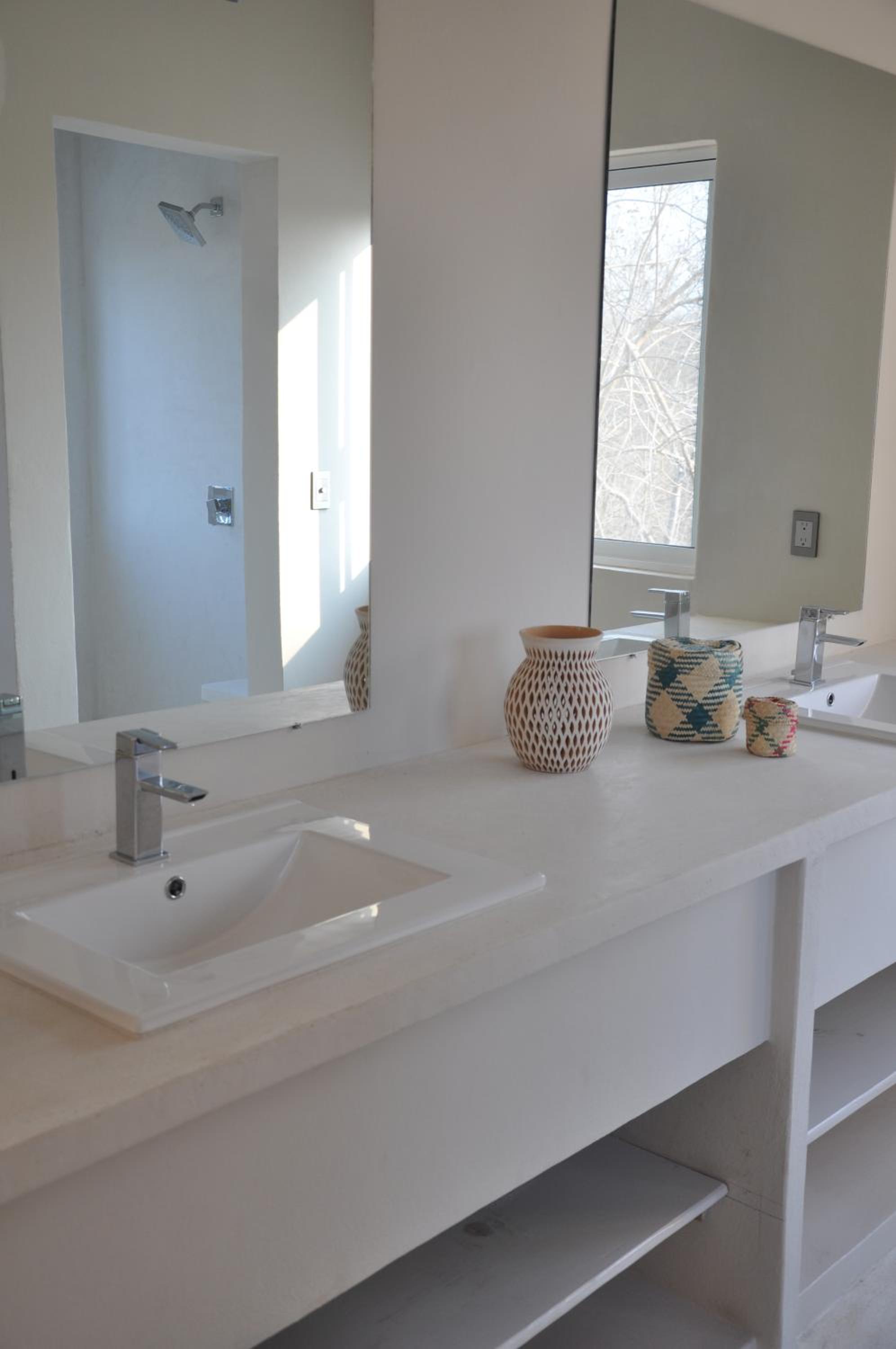 Deluxe Suite with Sea View - Photo 4
