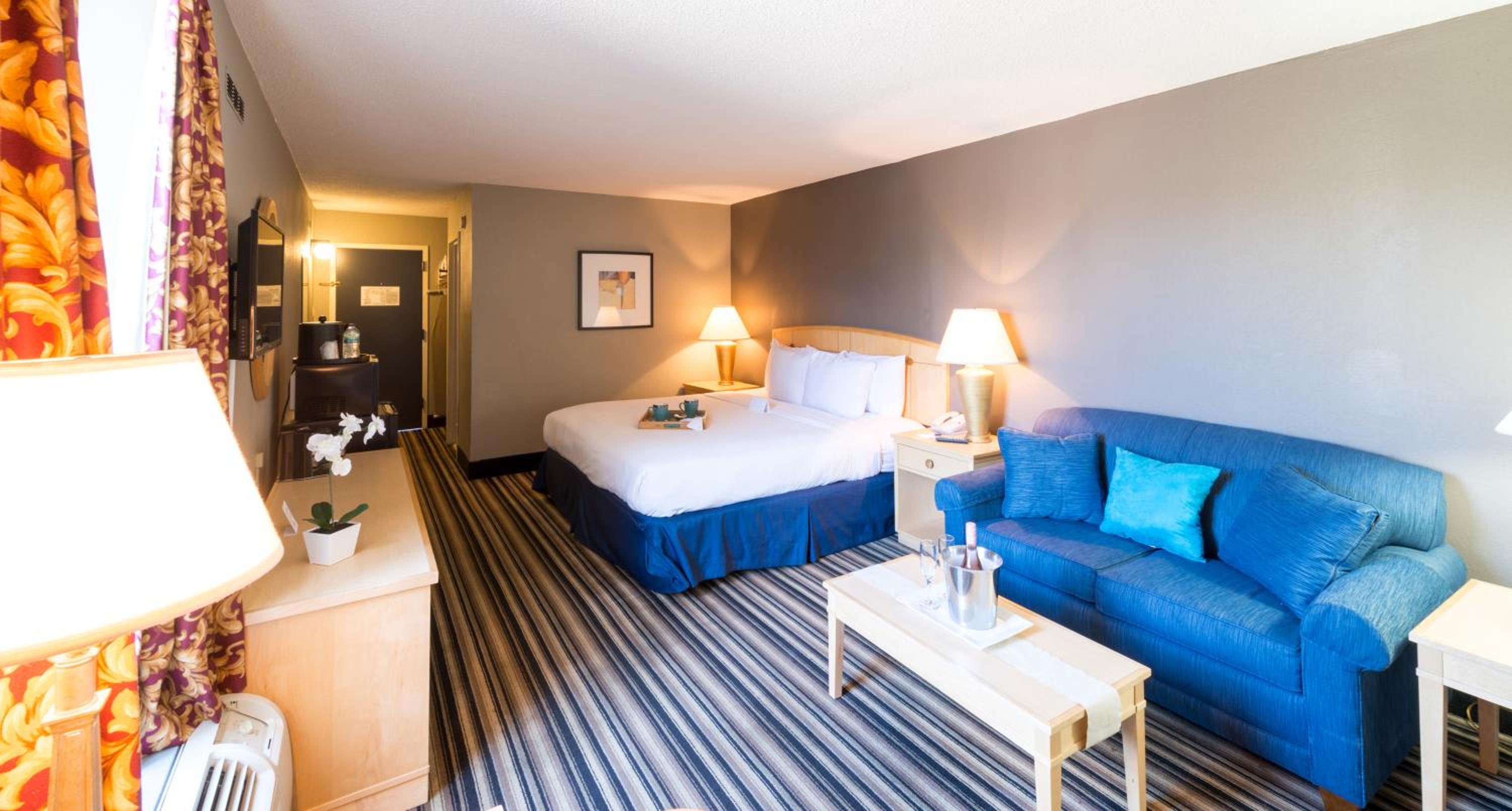 Deluxe King Room - Non-Smoking photo 1