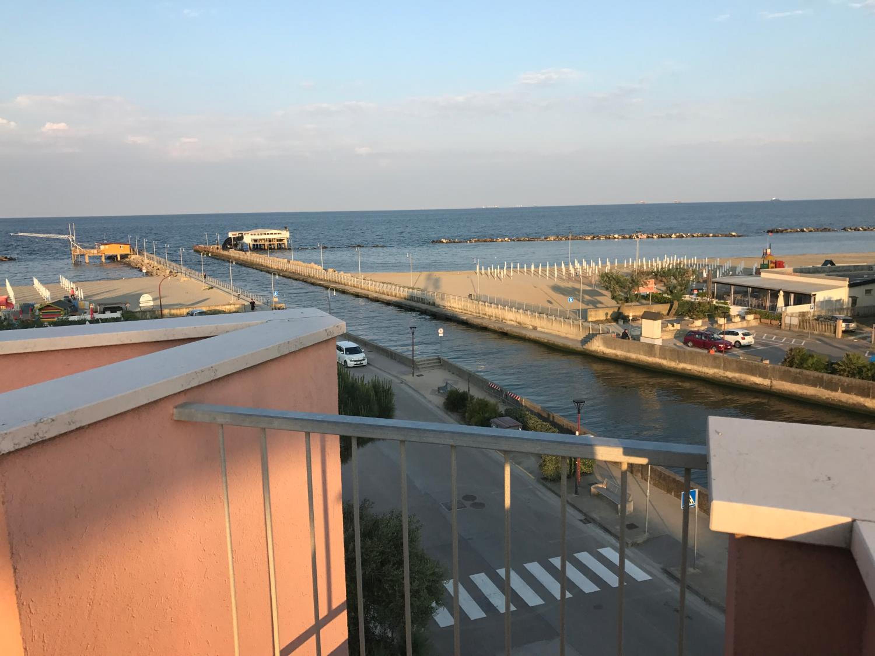 Double Room with Sea View - Photo 2