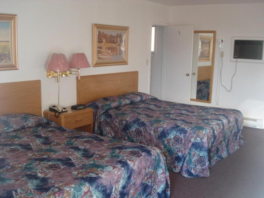 Queen Room With Two Queen Beds photo 1