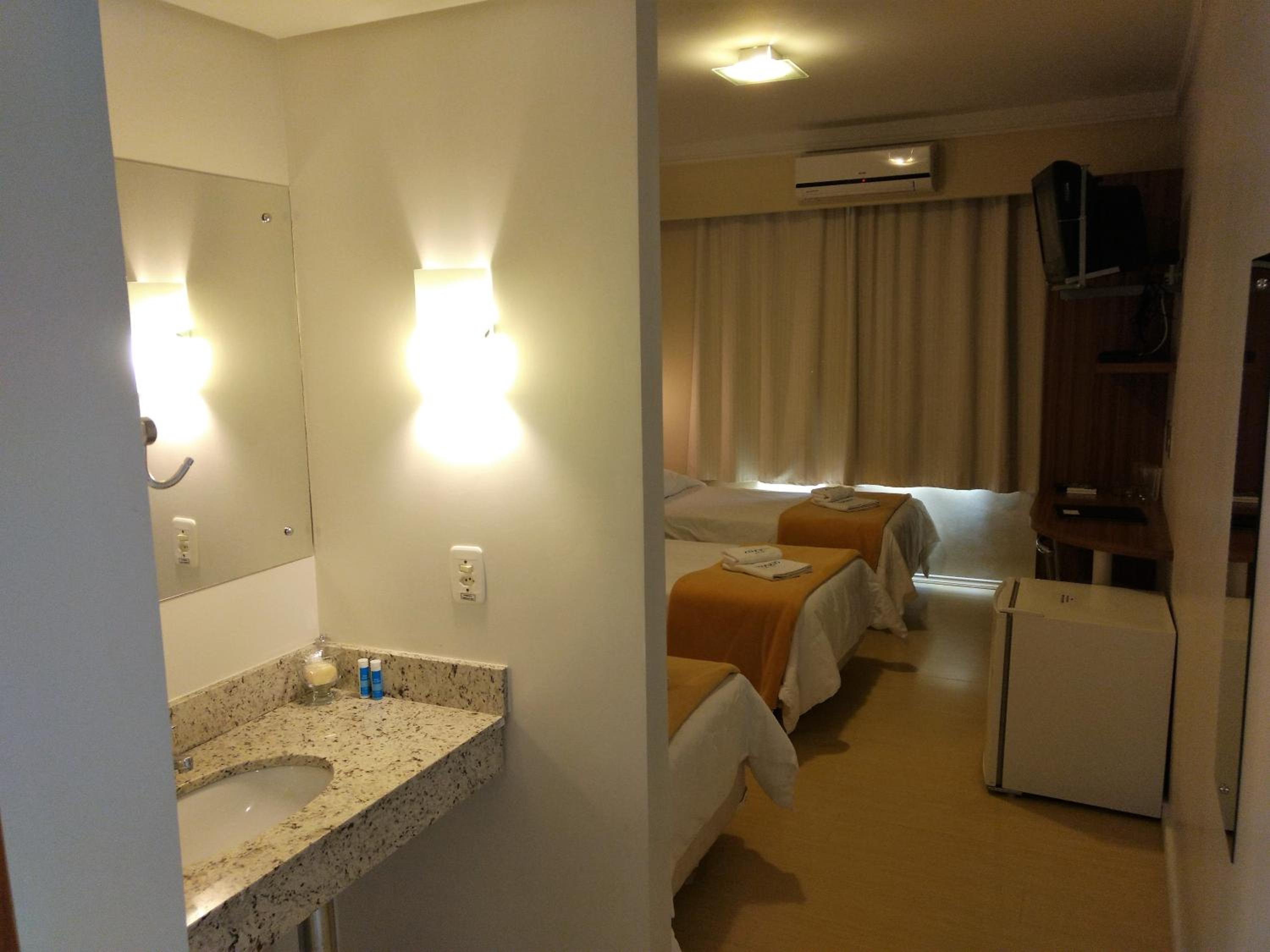 Luxury Triple Room with 3 Single Beds photo 3