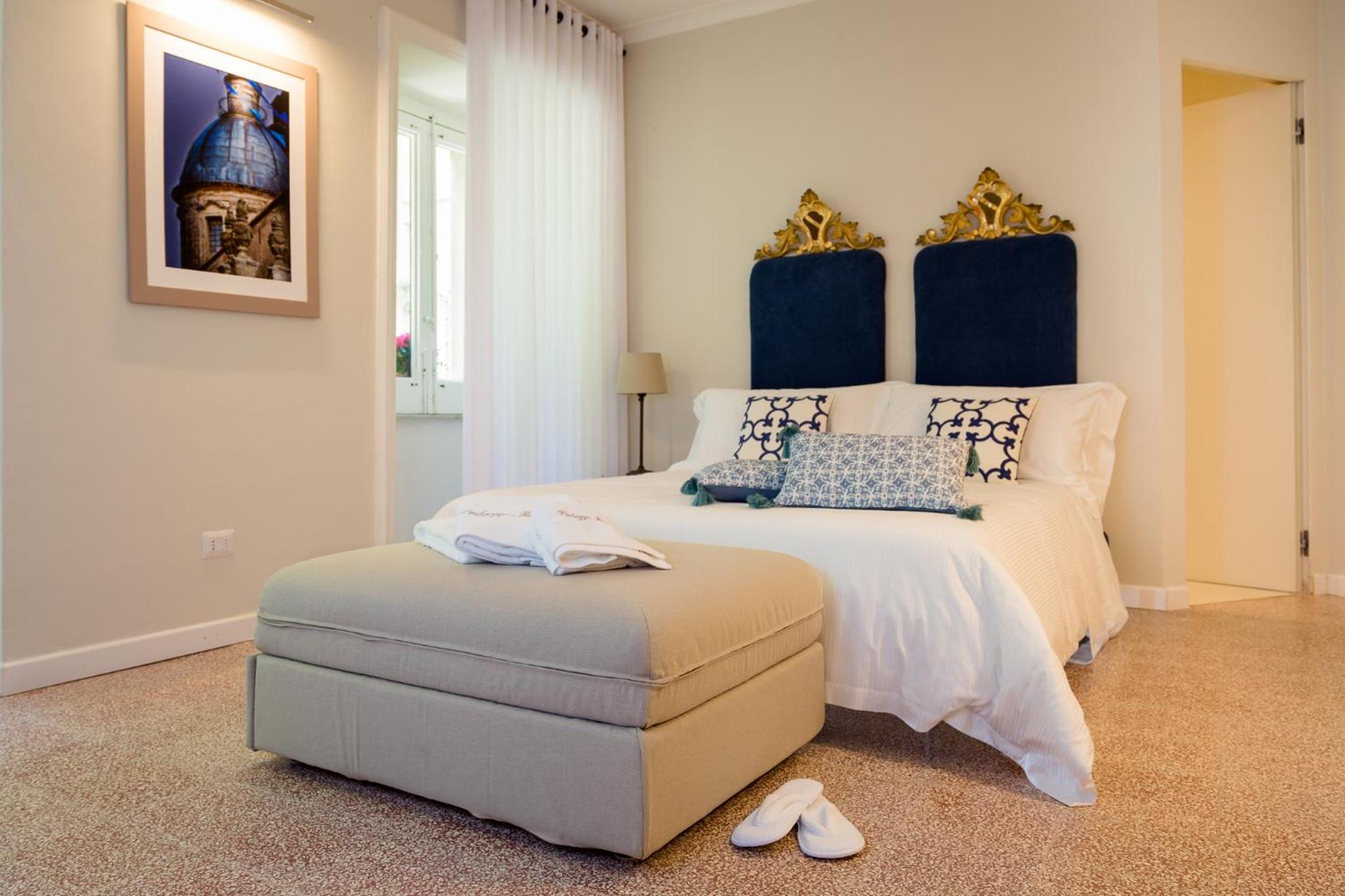 Deluxe Double Room with Shower - Photo 4