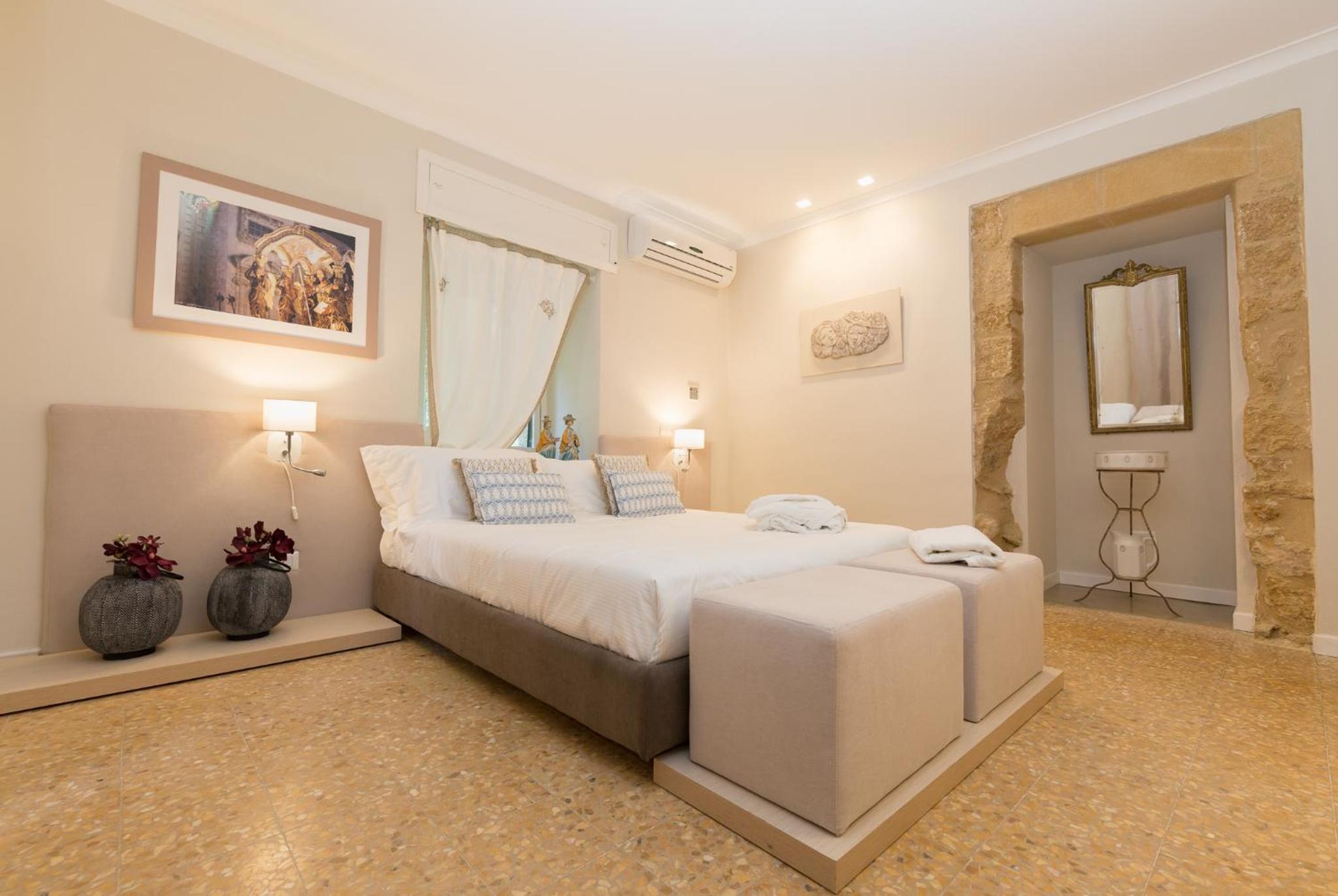 Deluxe Double Room with Shower