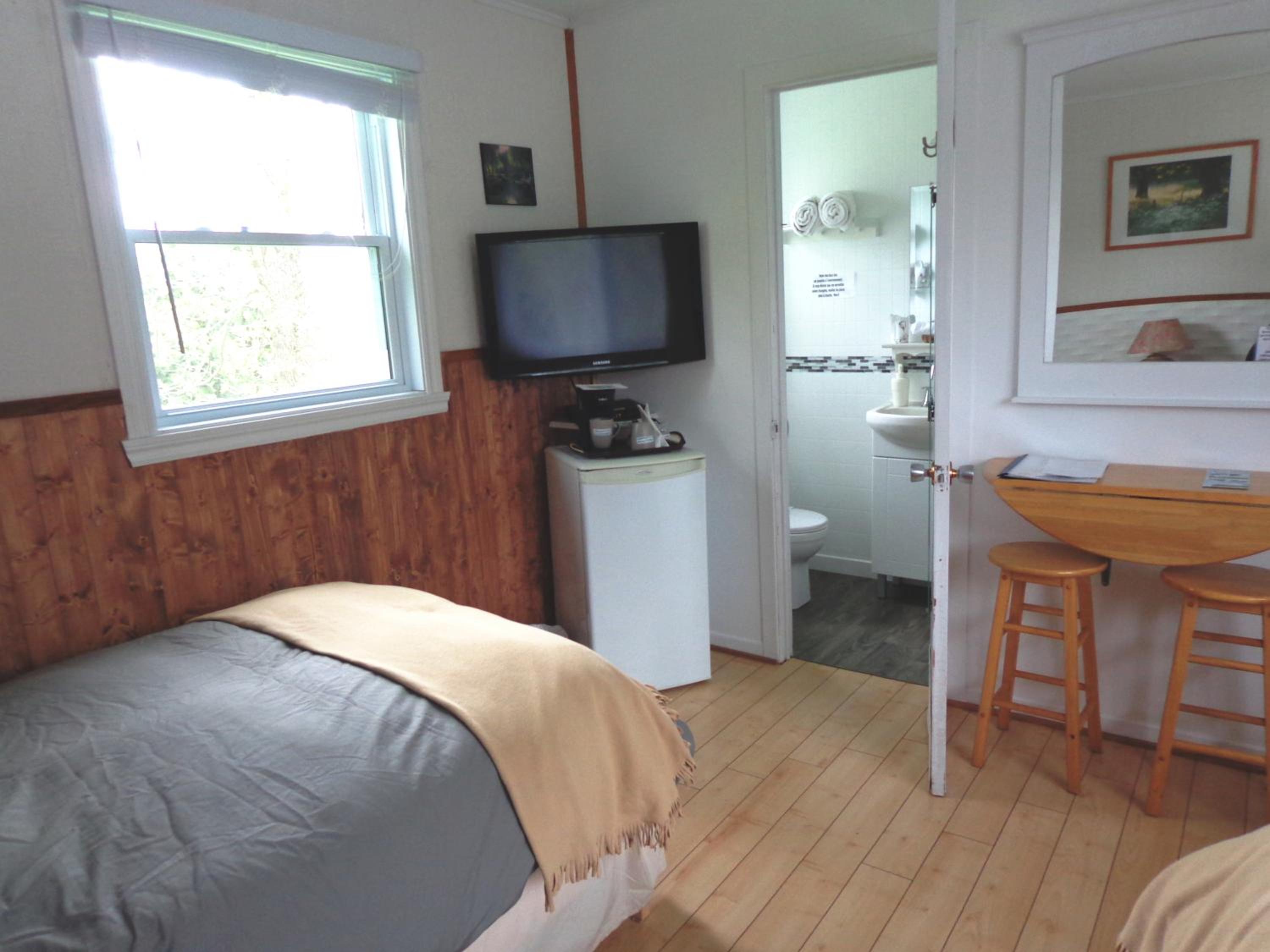 King or Twin Room with Lake View - Adults Only photo 3