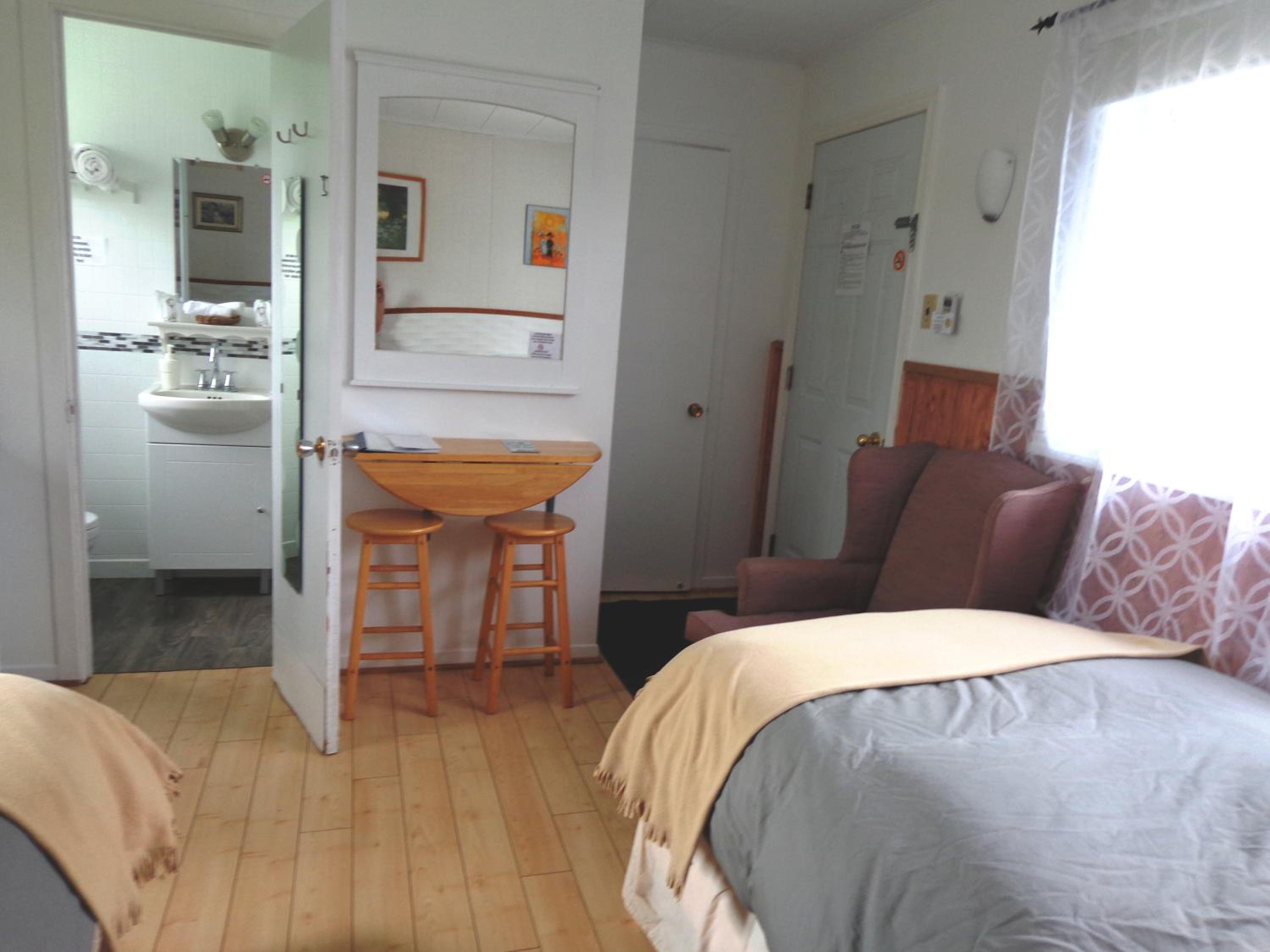 King or Twin Room with Lake View - Adults Only photo 2