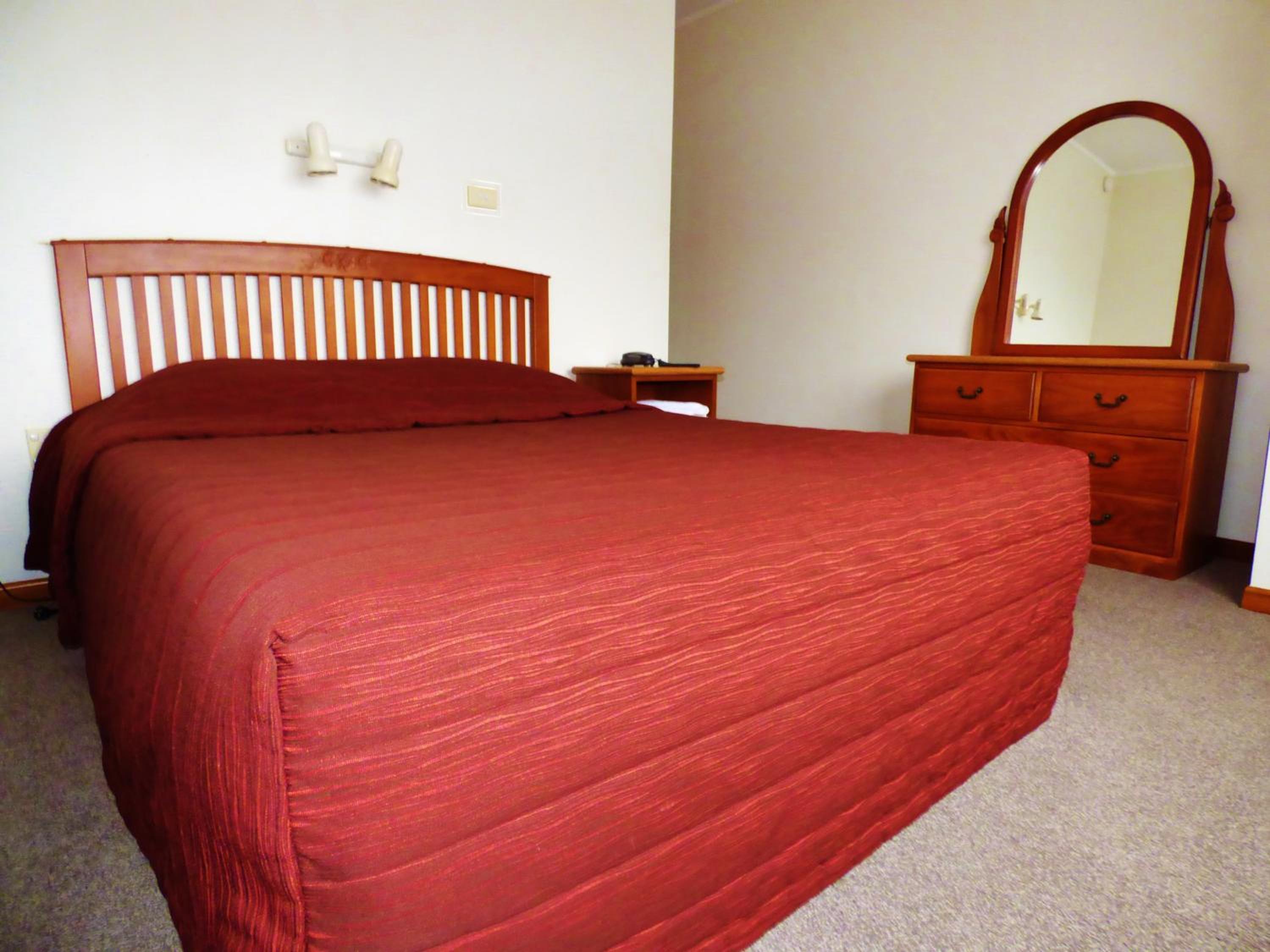 One-Bedroom Apartment with Spa Bath - Photo 4