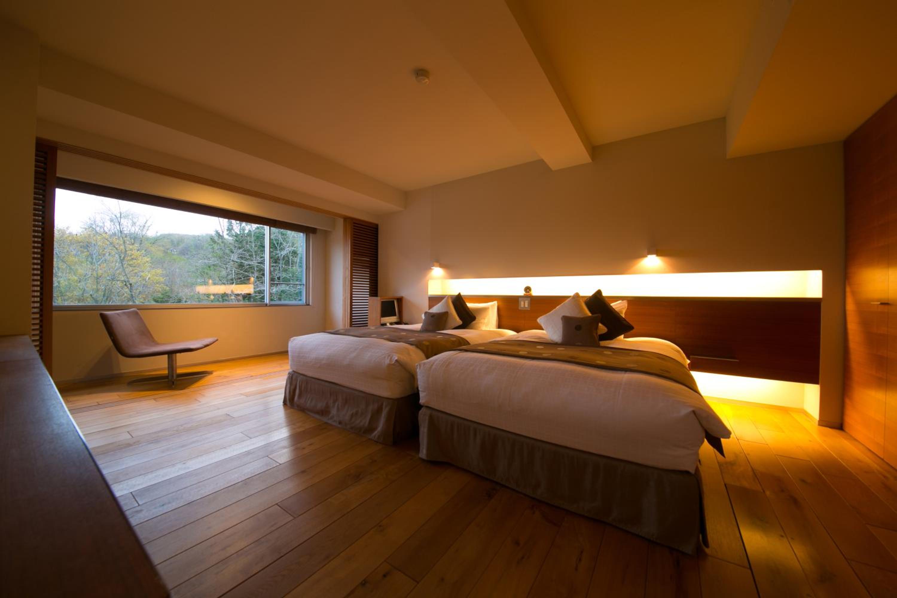 Standard Suite - Non-Smoking - Adult Only photo 3