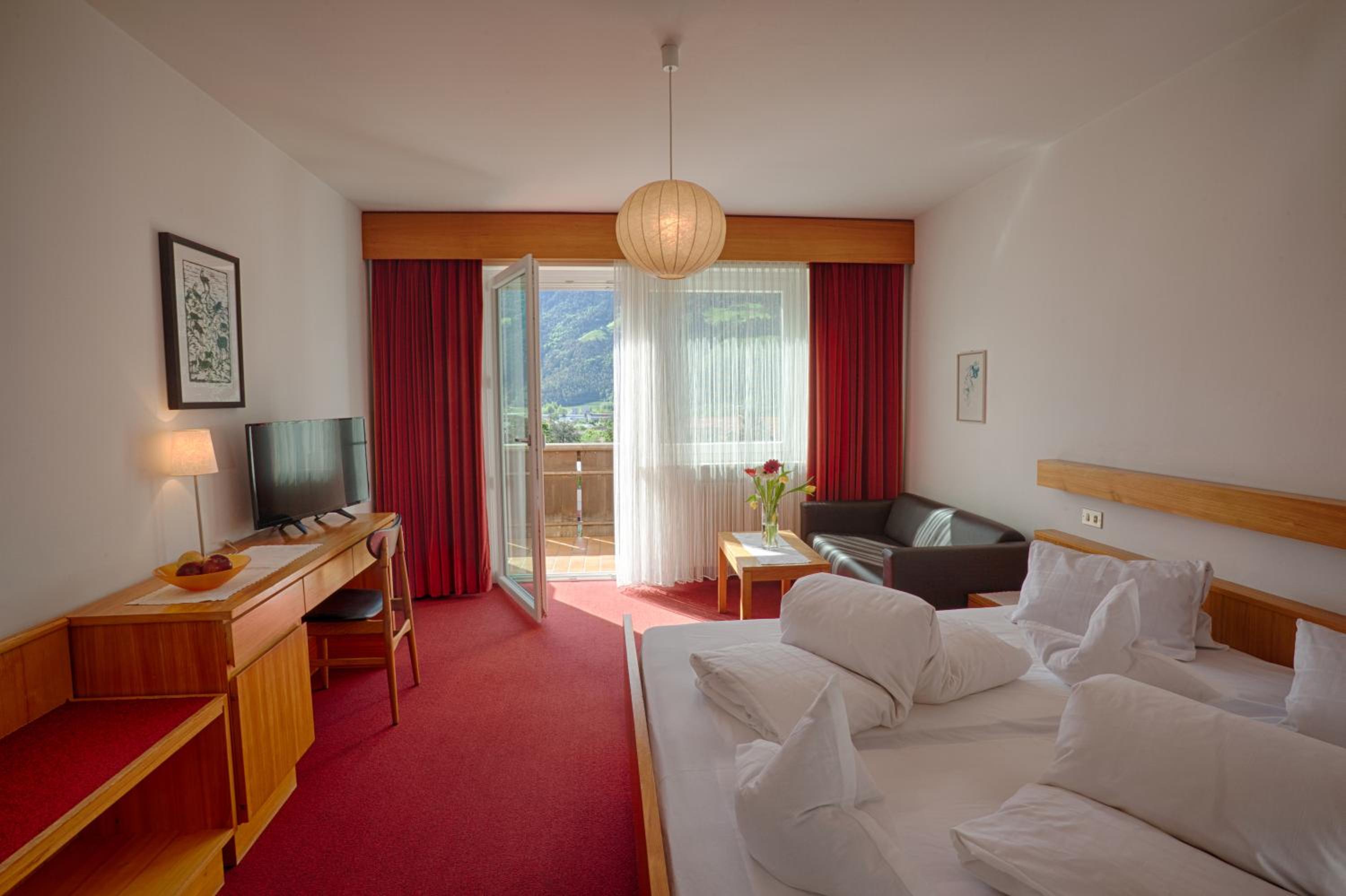 Classic Double Room with Balcony photo 2