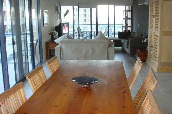 Deluxe Two-Bedroom Apartment with Marina View