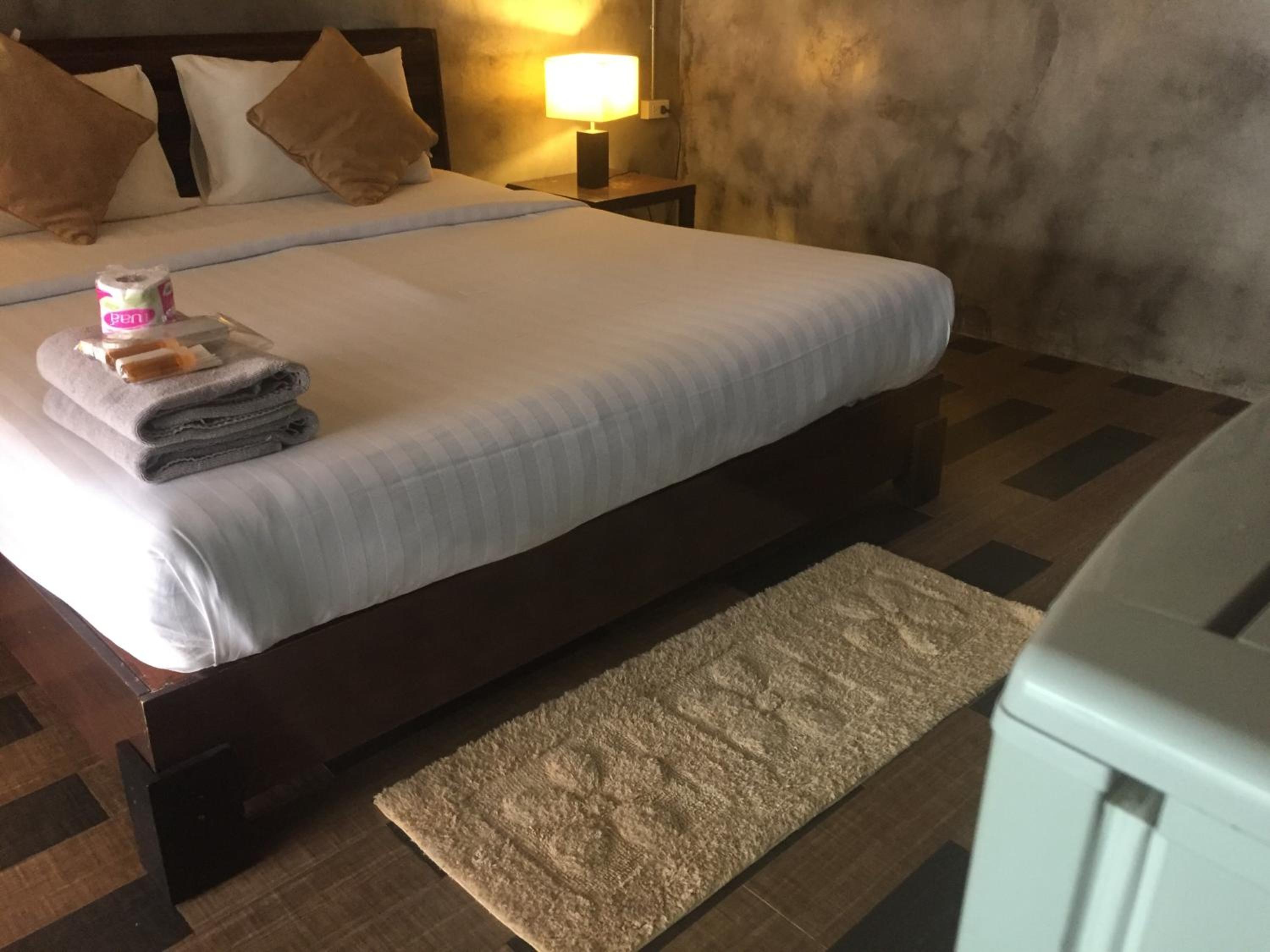 Standard Double Room - Photo 11