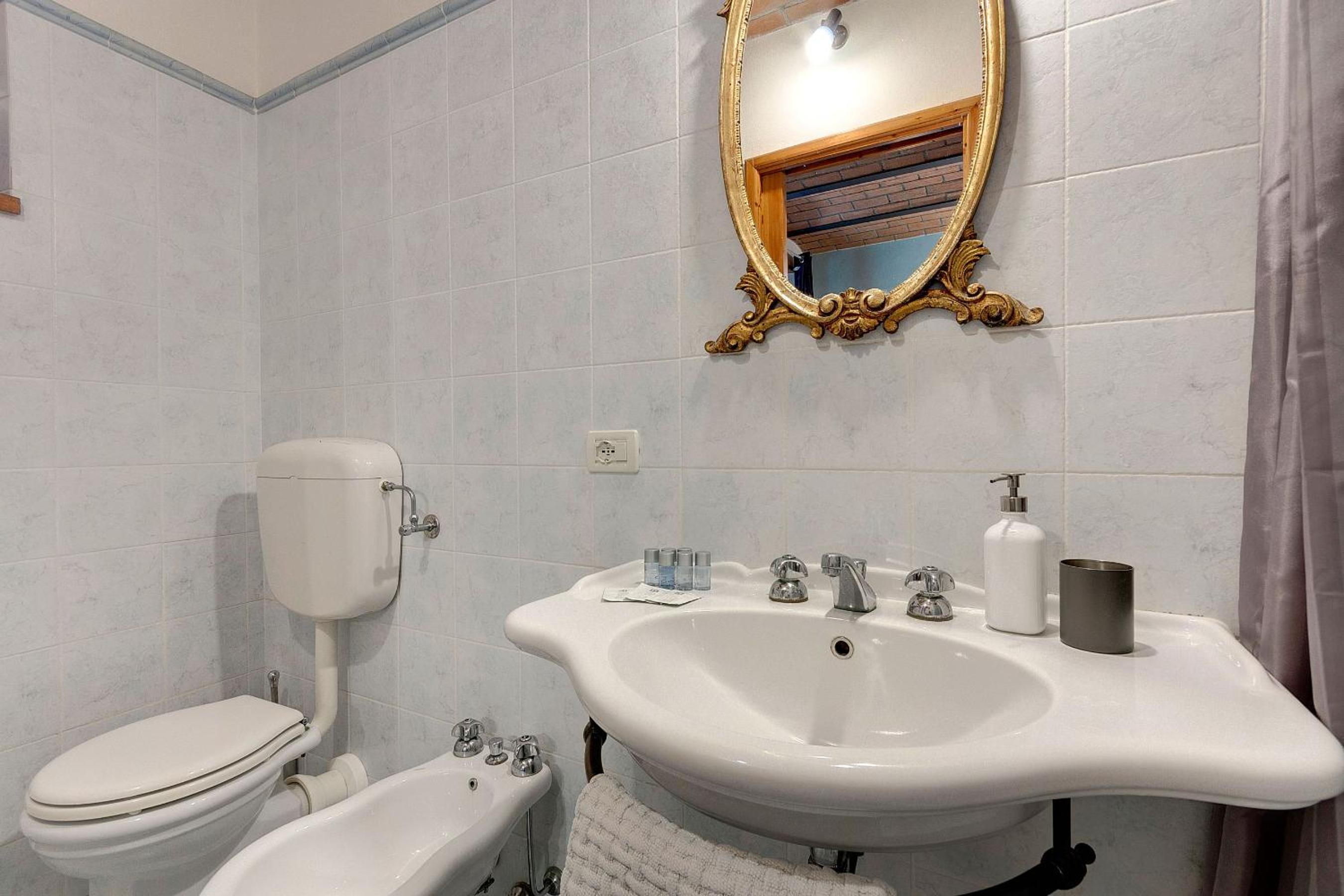 Two-Bedroom Apartment (5 Adults) photo 3