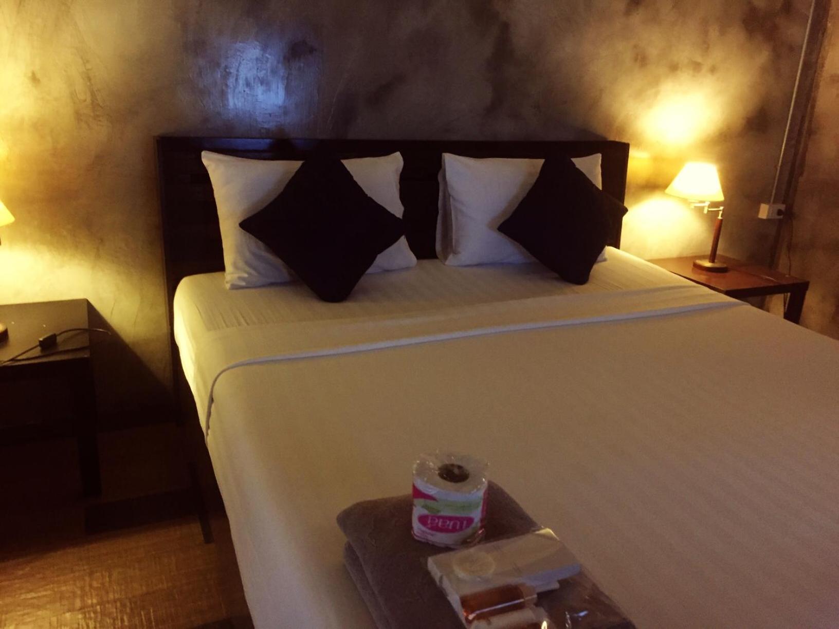 Standard Double Room - Photo 8