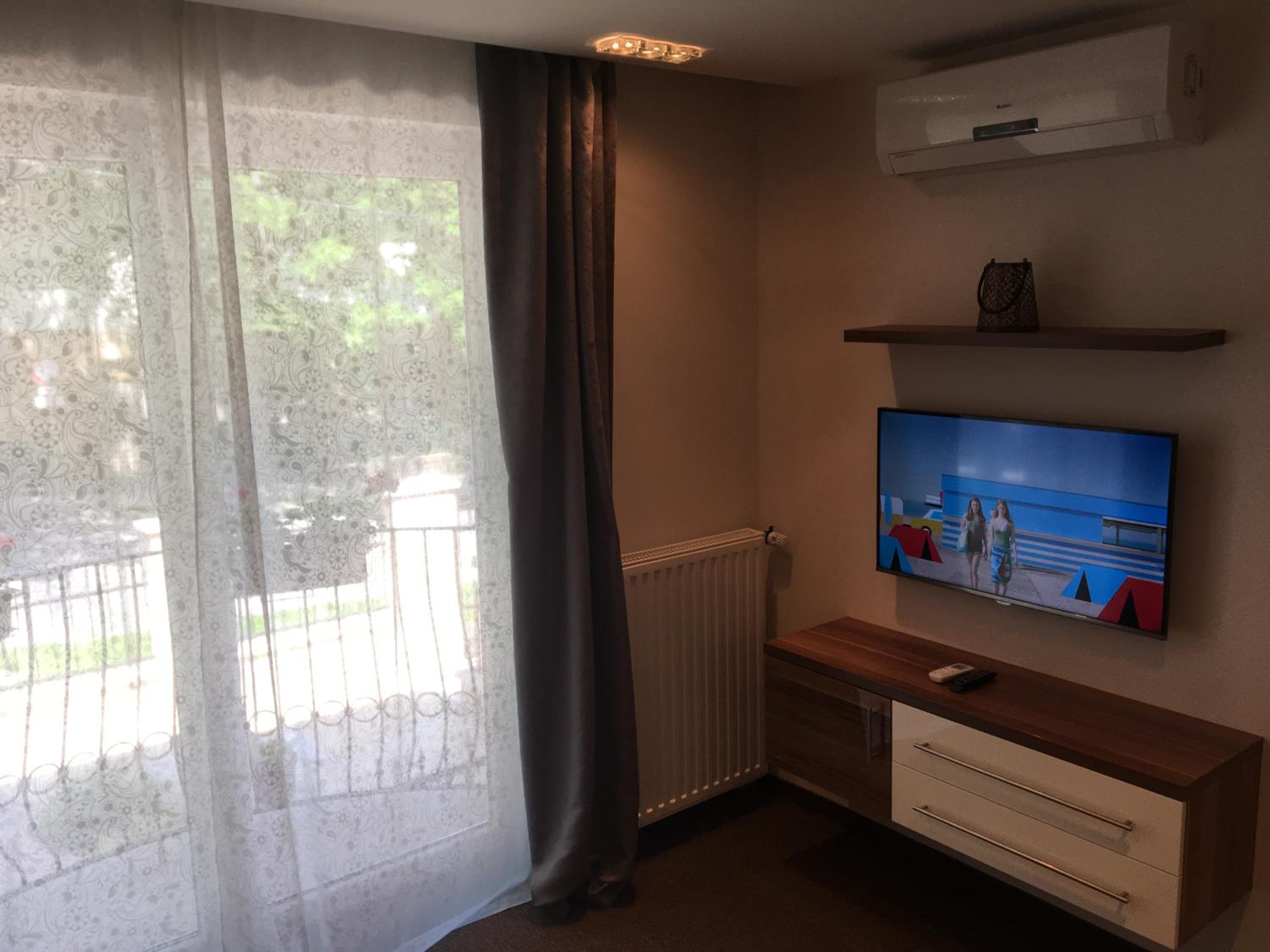 Deluxe Apartment photo 2