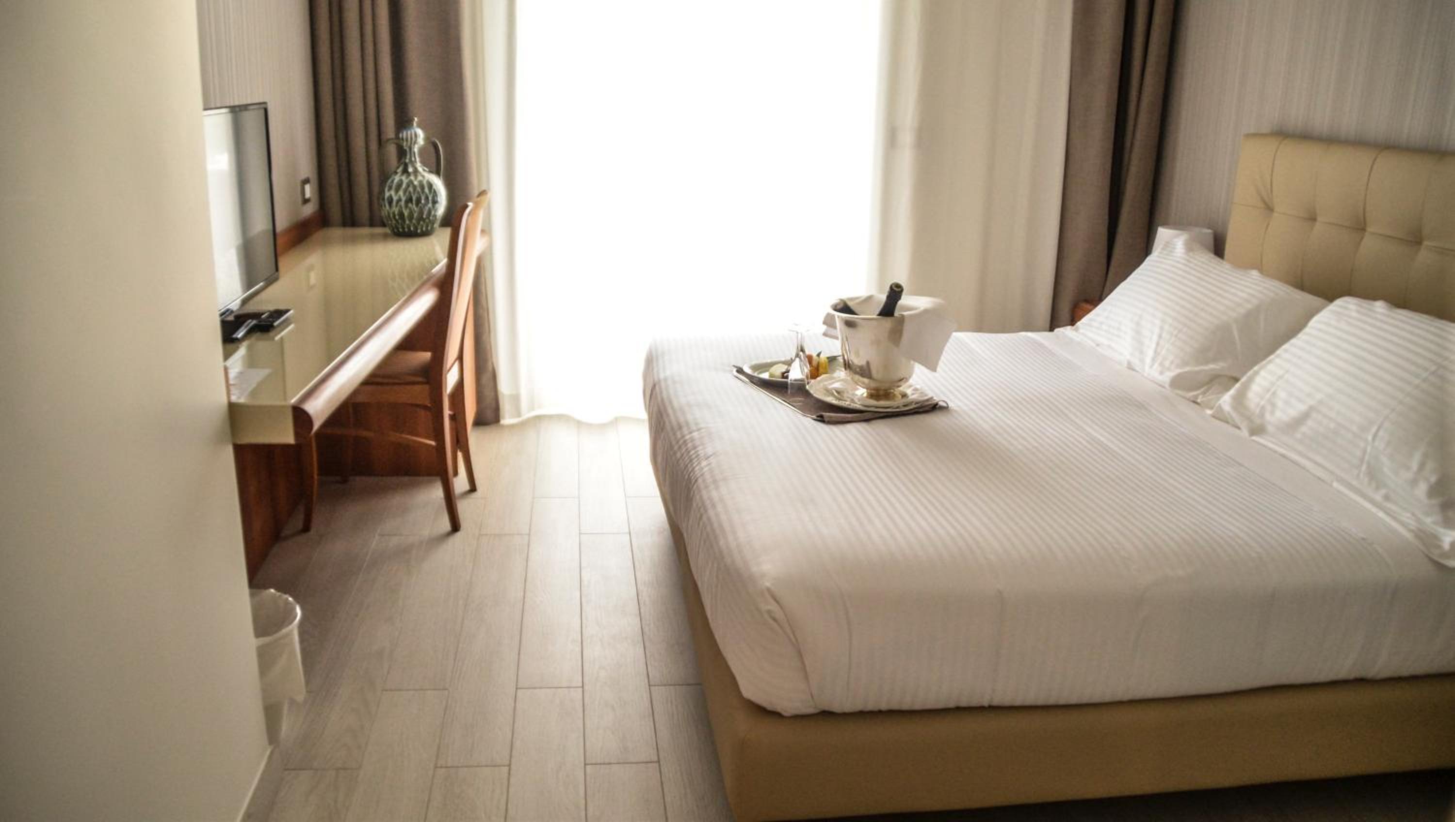 Double Room - Photo 3