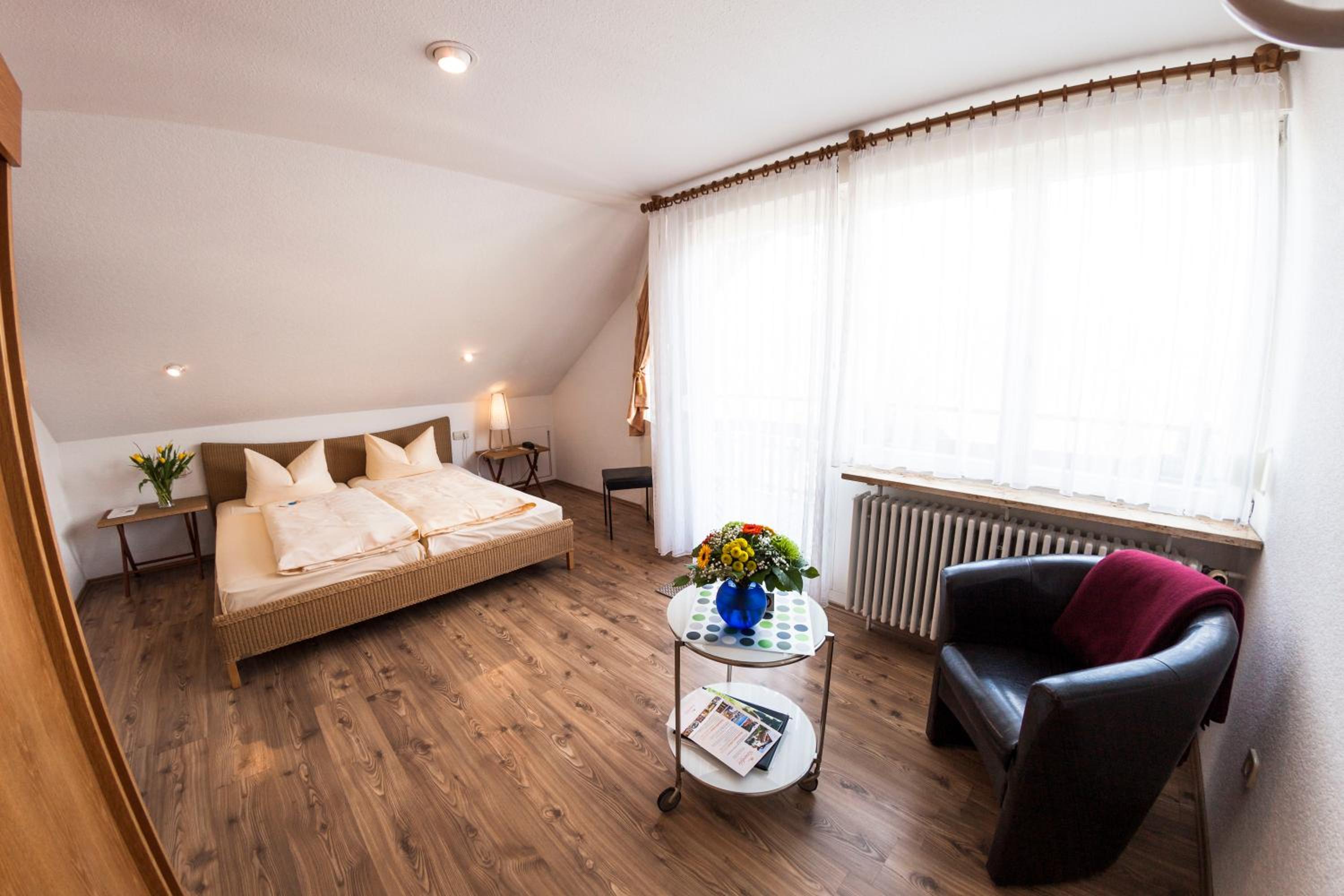 Suite - Photo 1