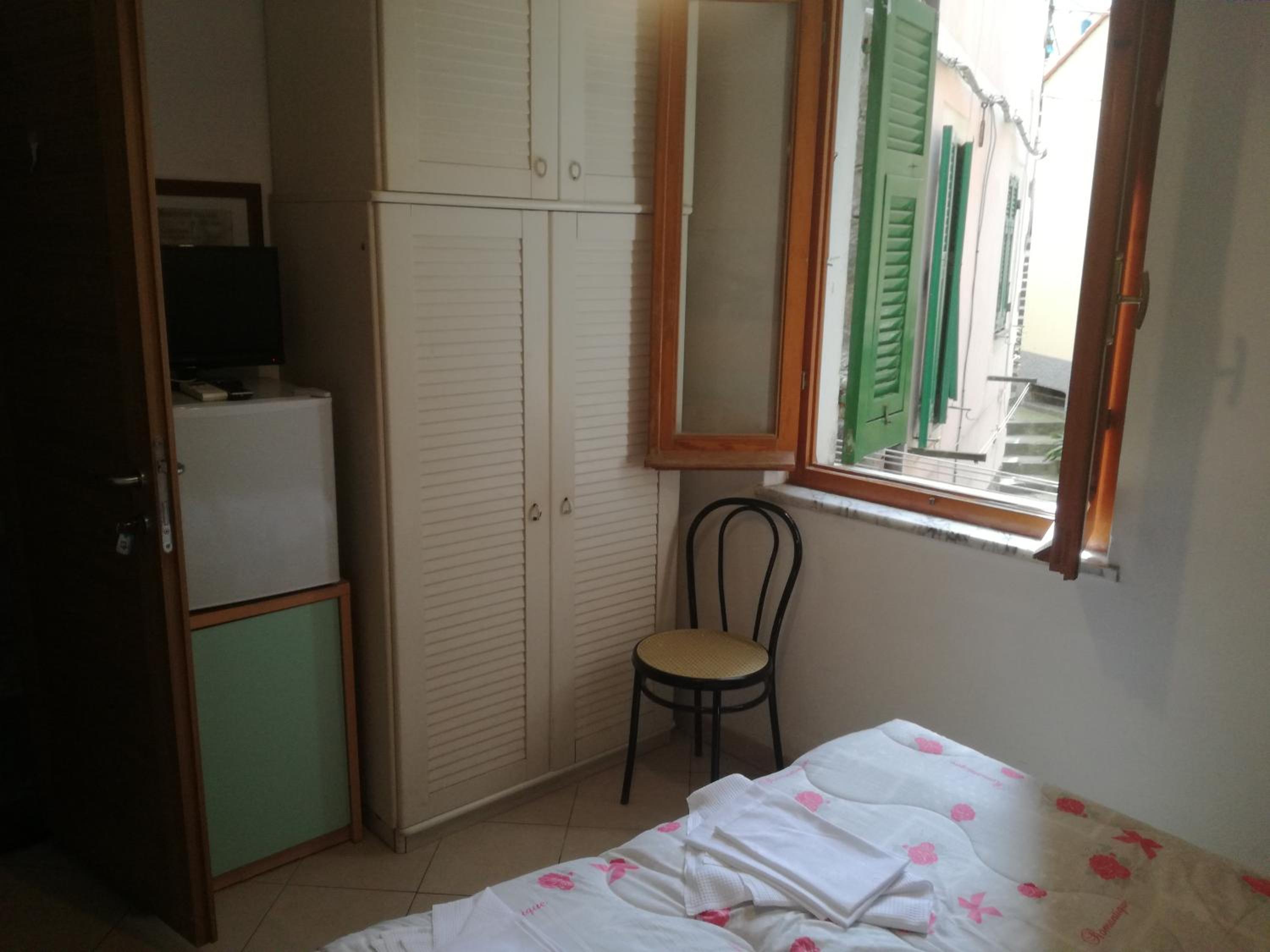 Basic Double Room - Photo 11