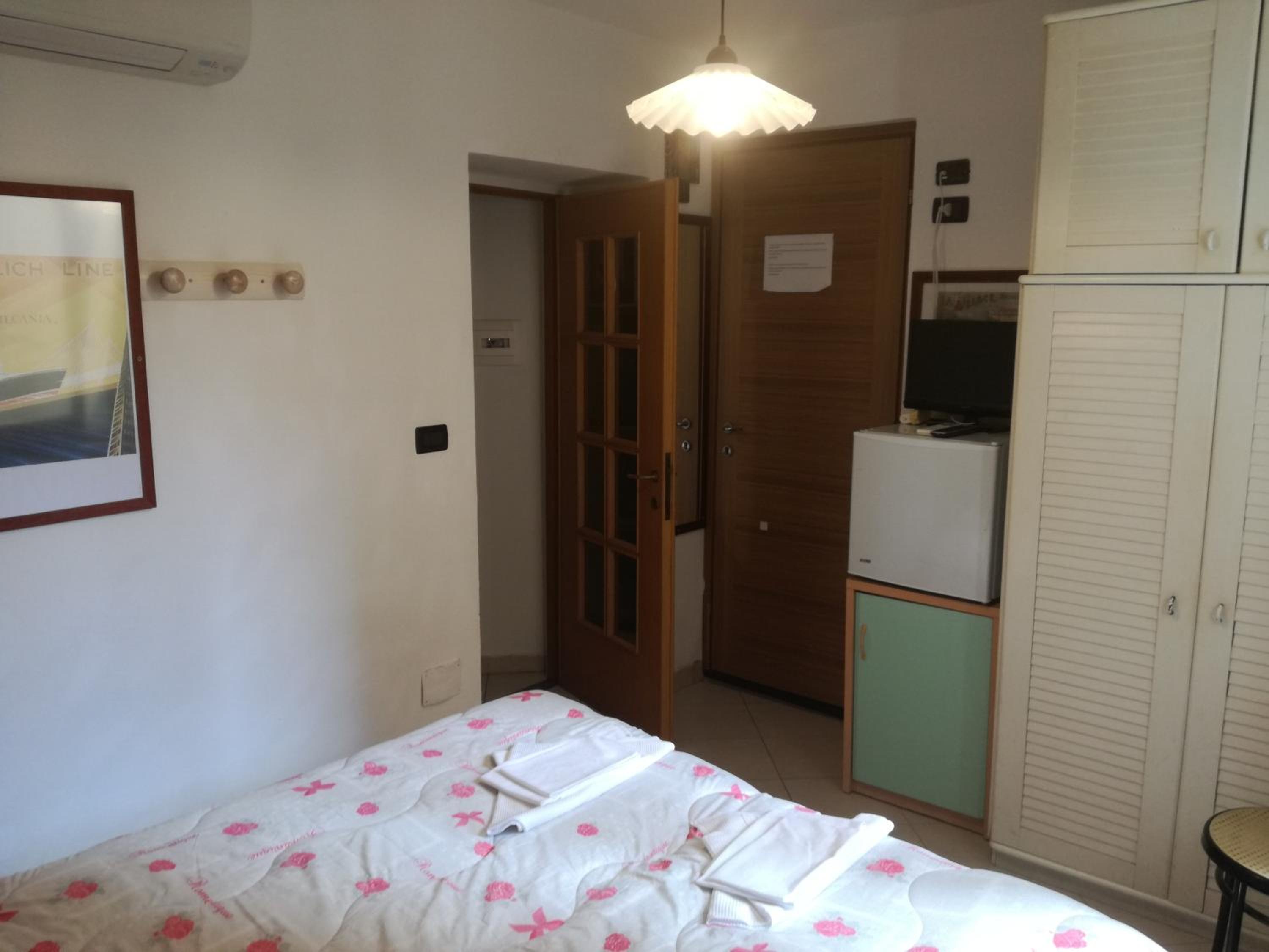Basic Double Room - Photo 3