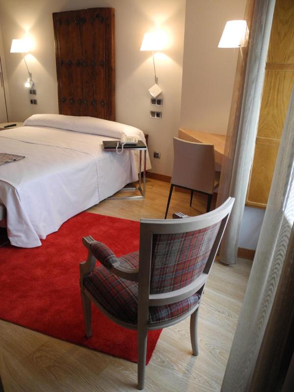 Double or Twin Room - Photo 5