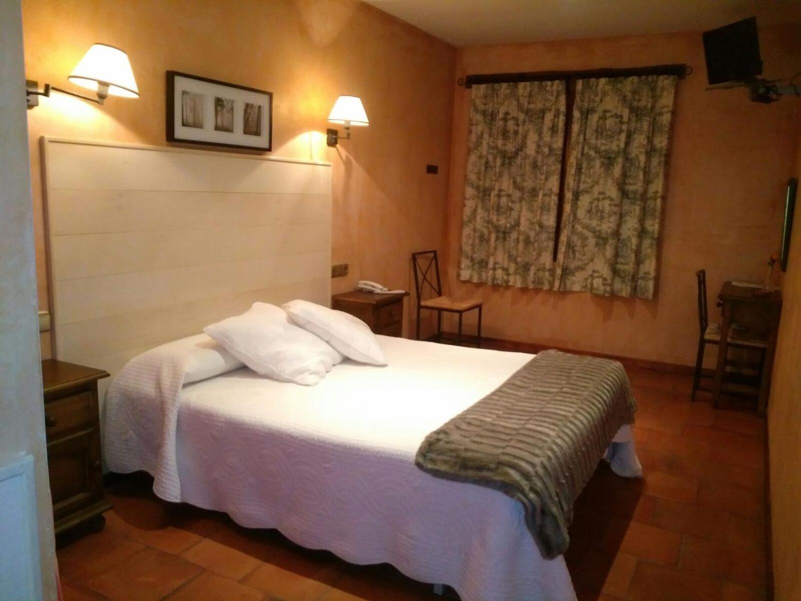Double Room - Photo 8