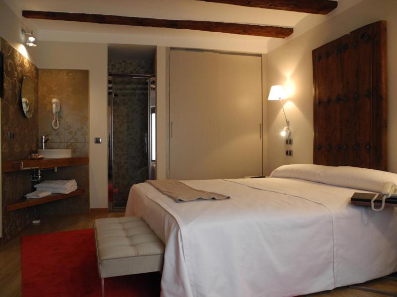 Double or Twin Room - Photo 2